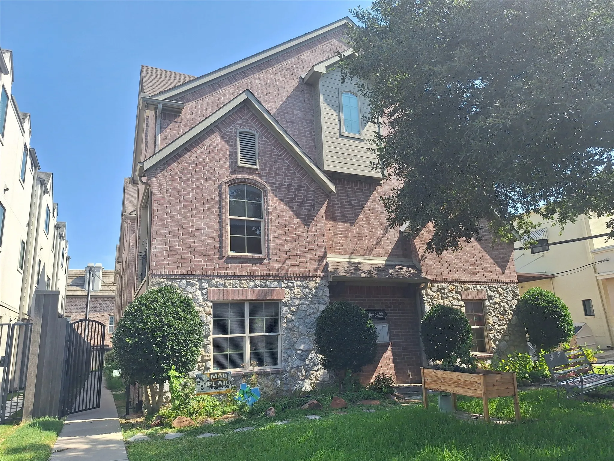 Condominium For Rent in Dallas County , 3416 Westminster Avenue 1, University Park, Texas 75205, 3 Bedroom, 4 Bathroom, 2 Garage spaces, 1,822 Sqft, built in 2005, mls#21351679, Real Estate Agent in University Park, Homes For Rent in Dallas county, Homes For Rent in University Park, Realtor in University Park Texas, Real Estate Brokerage Independent Realty Texas, Luminita Cordes Realtor