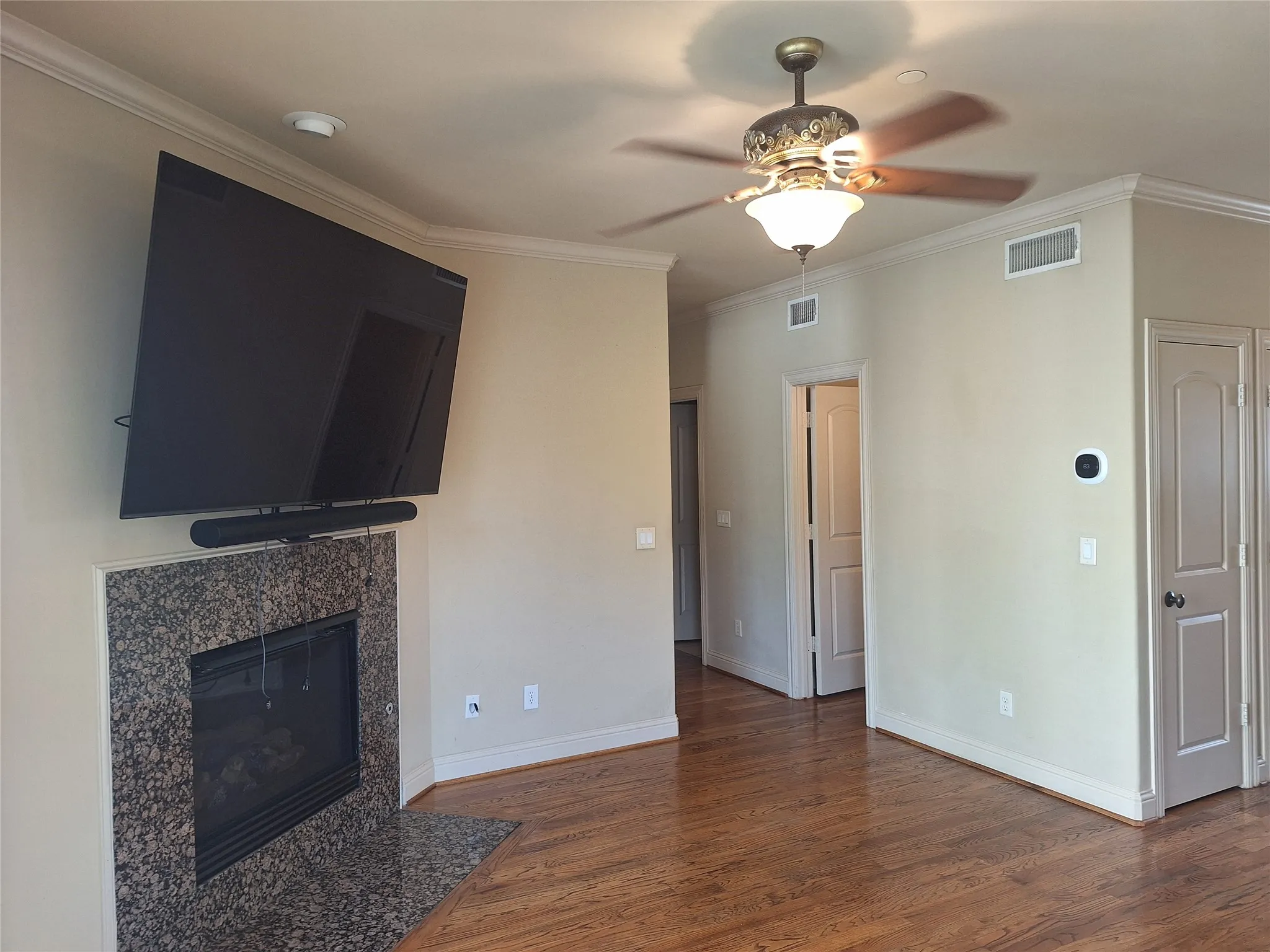 Condominium For Rent in Dallas County , 3416 Westminster Avenue 1, University Park, Texas 75205, 3 Bedroom, 4 Bathroom, 2 Garage spaces, 1,822 Sqft, built in 2005, mls#21351679, Real Estate Agent in University Park, Homes For Rent in Dallas county, Homes For Rent in University Park, Realtor in University Park Texas, Real Estate Brokerage Independent Realty Texas, Luminita Cordes Realtor