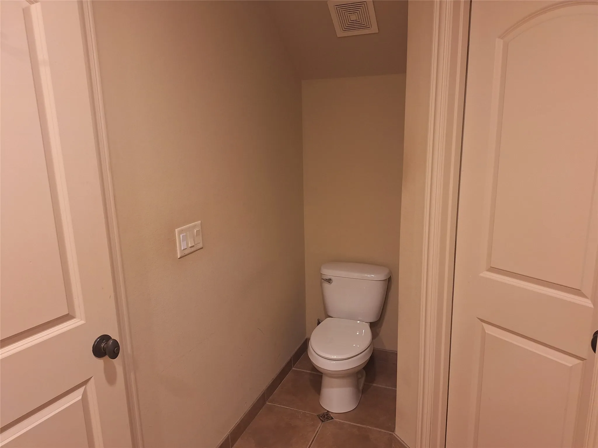 Condominium For Rent in Dallas County , 3416 Westminster Avenue 1, University Park, Texas 75205, 3 Bedroom, 4 Bathroom, 2 Garage spaces, 1,822 Sqft, built in 2005, mls#21351679, Real Estate Agent in University Park, Homes For Rent in Dallas county, Homes For Rent in University Park, Realtor in University Park Texas, Real Estate Brokerage Independent Realty Texas, Luminita Cordes Realtor