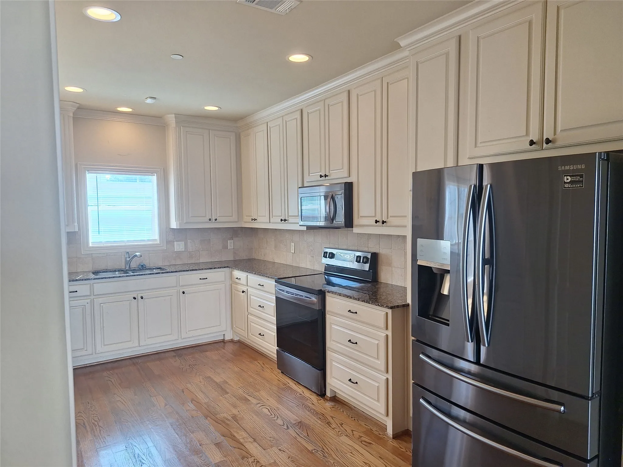 Condominium For Rent in Dallas County , 3416 Westminster Avenue 1, University Park, Texas 75205, 3 Bedroom, 4 Bathroom, 2 Garage spaces, 1,822 Sqft, built in 2005, mls#21351679, Real Estate Agent in University Park, Homes For Rent in Dallas county, Homes For Rent in University Park, Realtor in University Park Texas, Real Estate Brokerage Independent Realty Texas, Luminita Cordes Realtor
