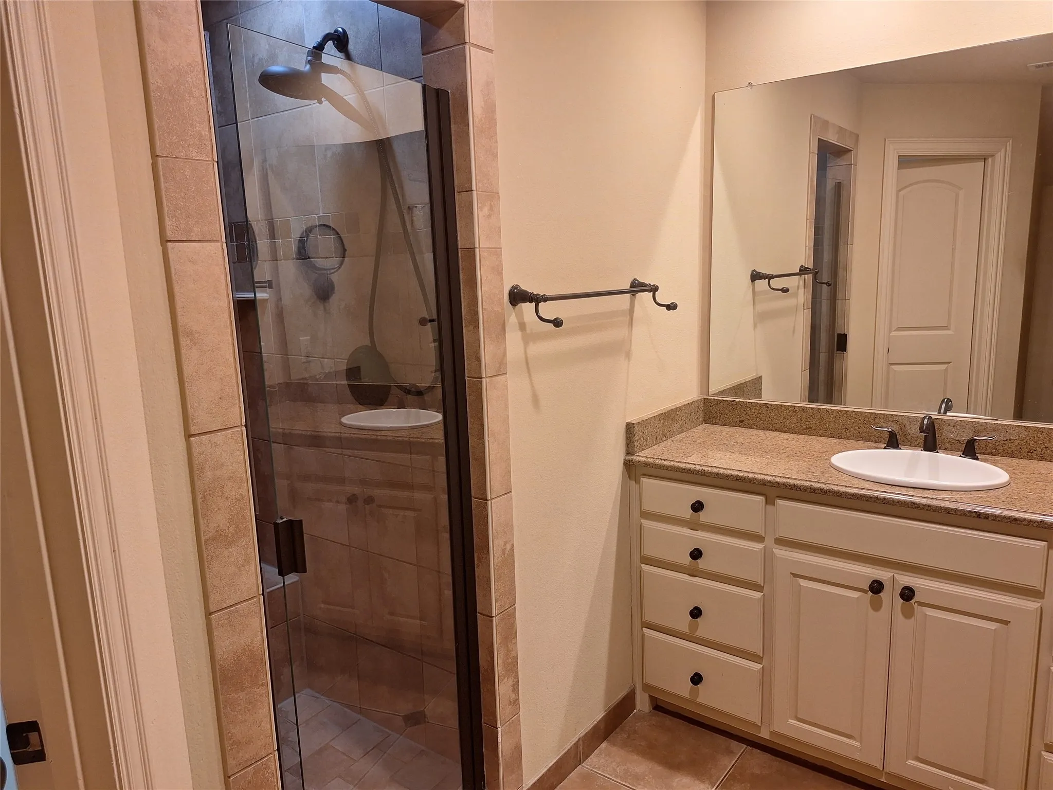Condominium For Rent in Dallas County , 3416 Westminster Avenue 1, University Park, Texas 75205, 3 Bedroom, 4 Bathroom, 2 Garage spaces, 1,822 Sqft, built in 2005, mls#21351679, Real Estate Agent in University Park, Homes For Rent in Dallas county, Homes For Rent in University Park, Realtor in University Park Texas, Real Estate Brokerage Independent Realty Texas, Luminita Cordes Realtor