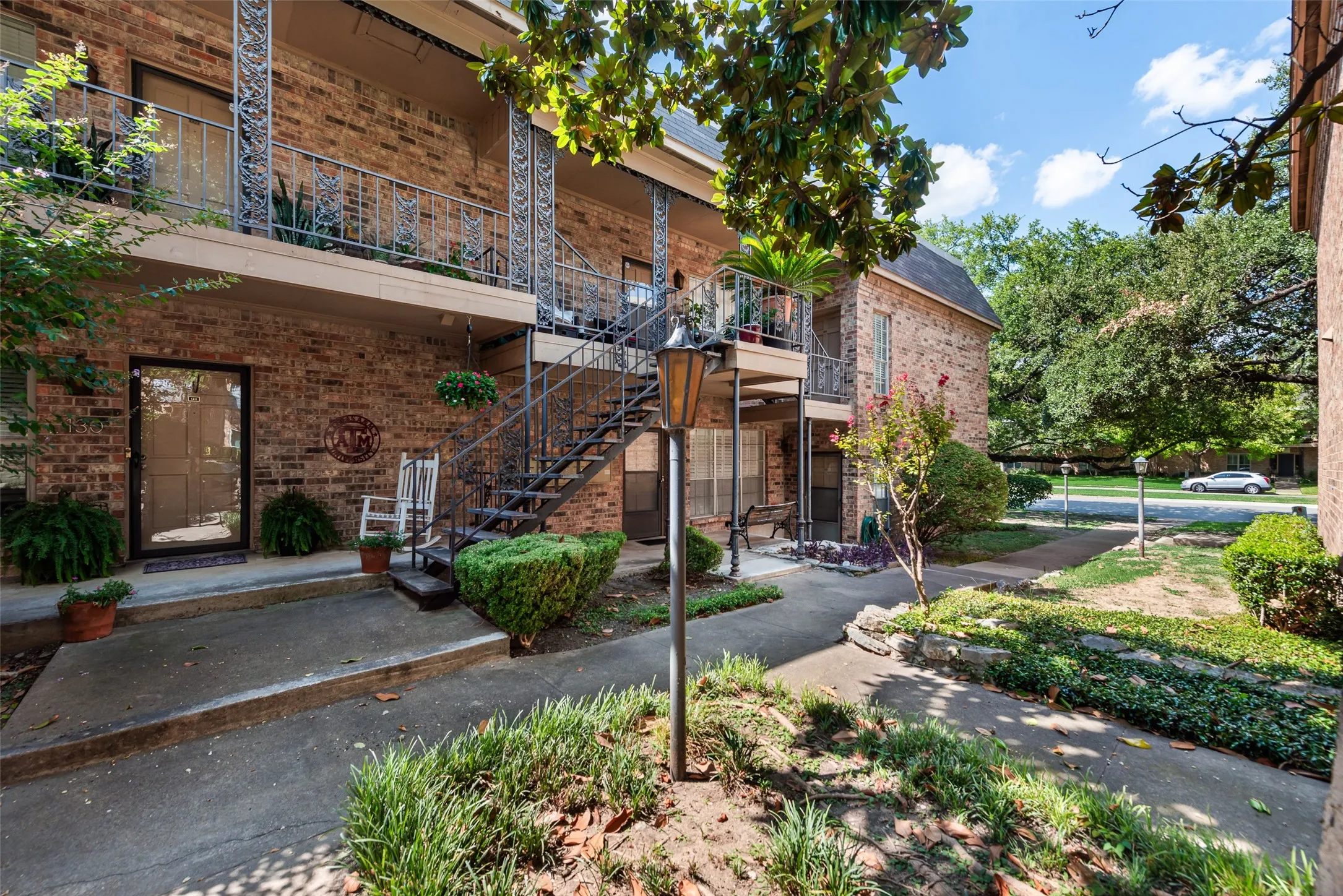 Condominium For Rent in Tarrant County , 4349 Bellaire Drive S 228S, Fort Worth, Texas 76109, 1 Bedroom, 1 Bathroom, Garage spaces, 888 Sqft, built in 1972, mls#21351690, Real Estate Agent in Fort Worth, Homes For Rent in Tarrant county, Homes For Rent in Fort Worth, Realtor in Fort Worth Texas, Real Estate Brokerage Independent Realty Texas, Luminita Cordes Realtor