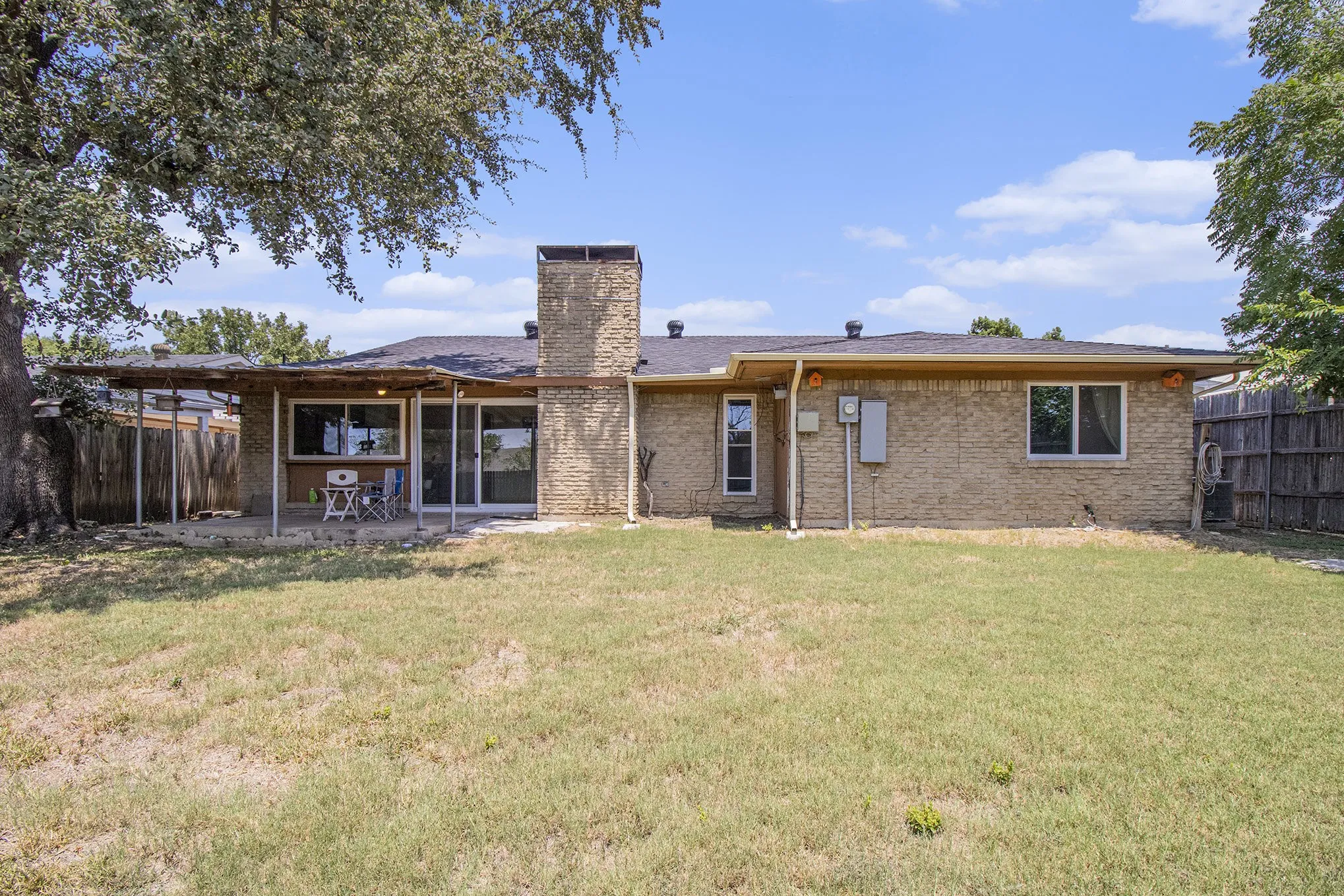 Single Family Residence For Rent in Dallas County , 1014 Terrace Trail, Carrollton, Texas 75006, 4 Bedroom, 2 Bathroom, 2 Garage spaces, 1,748 Sqft, built in 1970, mls#21351694, Real Estate Agent in Carrollton, Homes For Rent in Dallas county, Homes For Rent in Carrollton, Realtor in Carrollton Texas, Real Estate Brokerage Independent Realty Texas, Luminita Cordes Realtor
