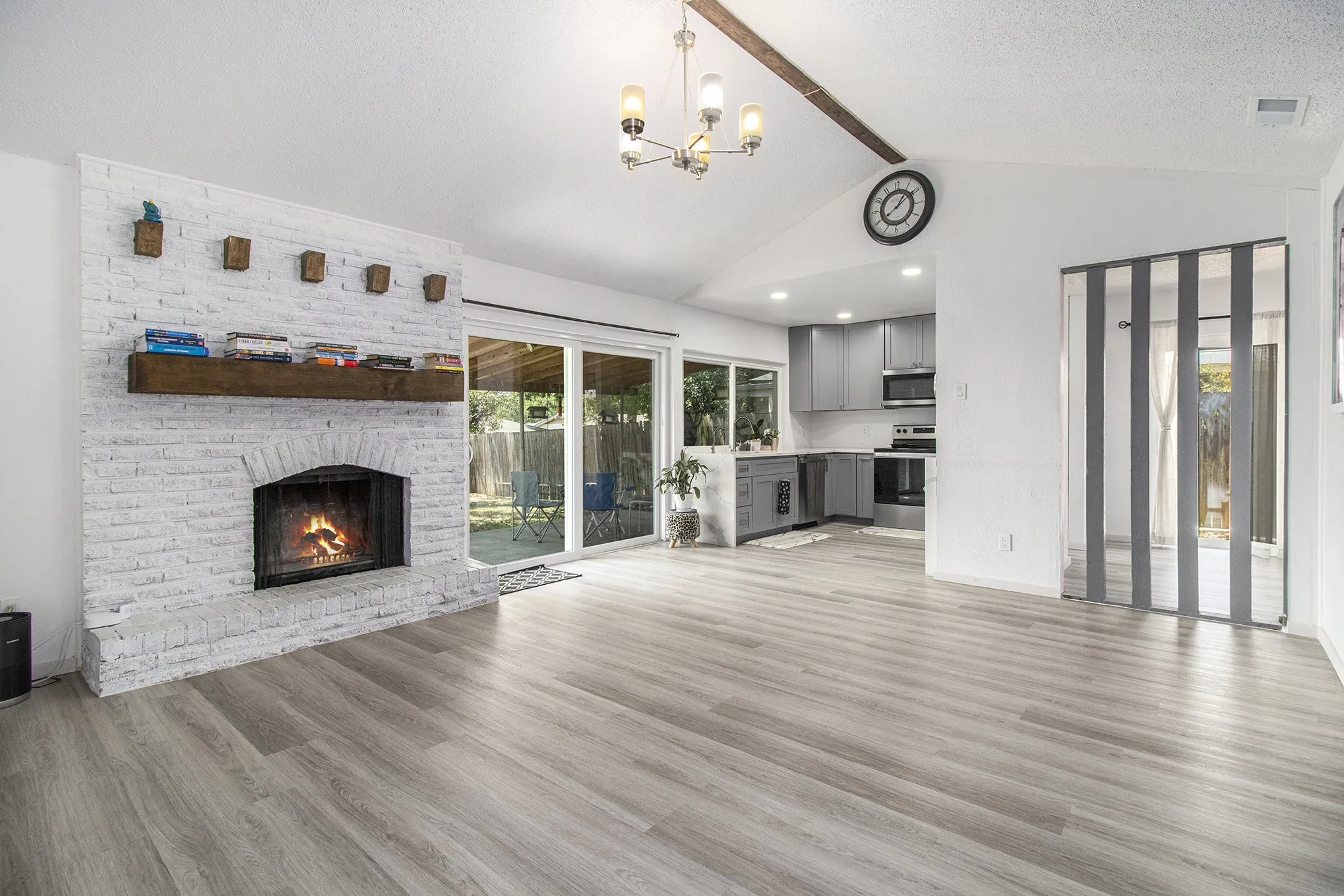 Single Family Residence For Rent in Dallas County , 1014 Terrace Trail, Carrollton, Texas 75006, 4 Bedroom, 2 Bathroom, 2 Garage spaces, 1,748 Sqft, built in 1970, mls#21351694, Real Estate Agent in Carrollton, Homes For Rent in Dallas county, Homes For Rent in Carrollton, Realtor in Carrollton Texas, Real Estate Brokerage Independent Realty Texas, Luminita Cordes Realtor
