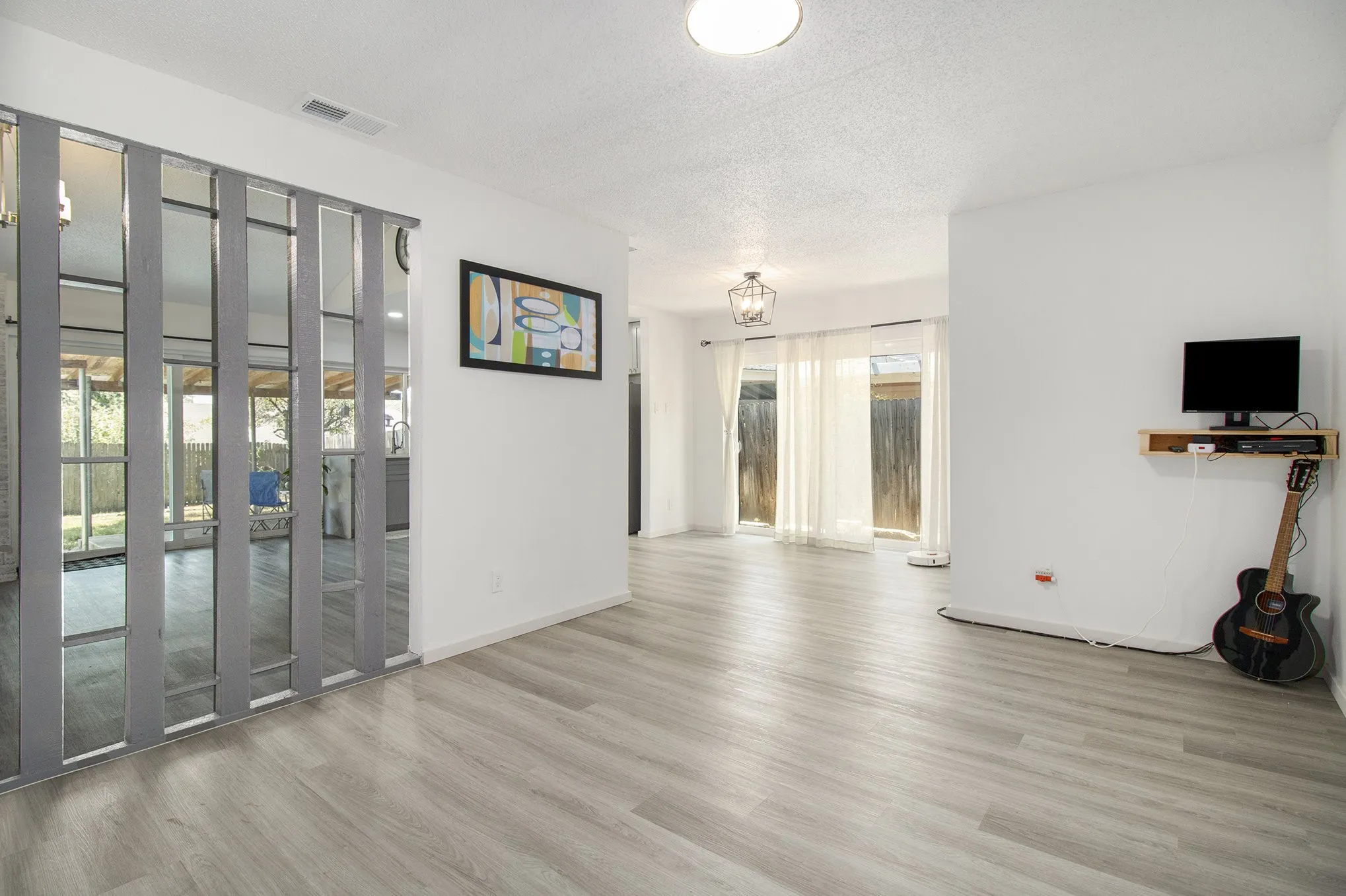 Single Family Residence For Rent in Dallas County , 1014 Terrace Trail, Carrollton, Texas 75006, 4 Bedroom, 2 Bathroom, 2 Garage spaces, 1,748 Sqft, built in 1970, mls#21351694, Real Estate Agent in Carrollton, Homes For Rent in Dallas county, Homes For Rent in Carrollton, Realtor in Carrollton Texas, Real Estate Brokerage Independent Realty Texas, Luminita Cordes Realtor