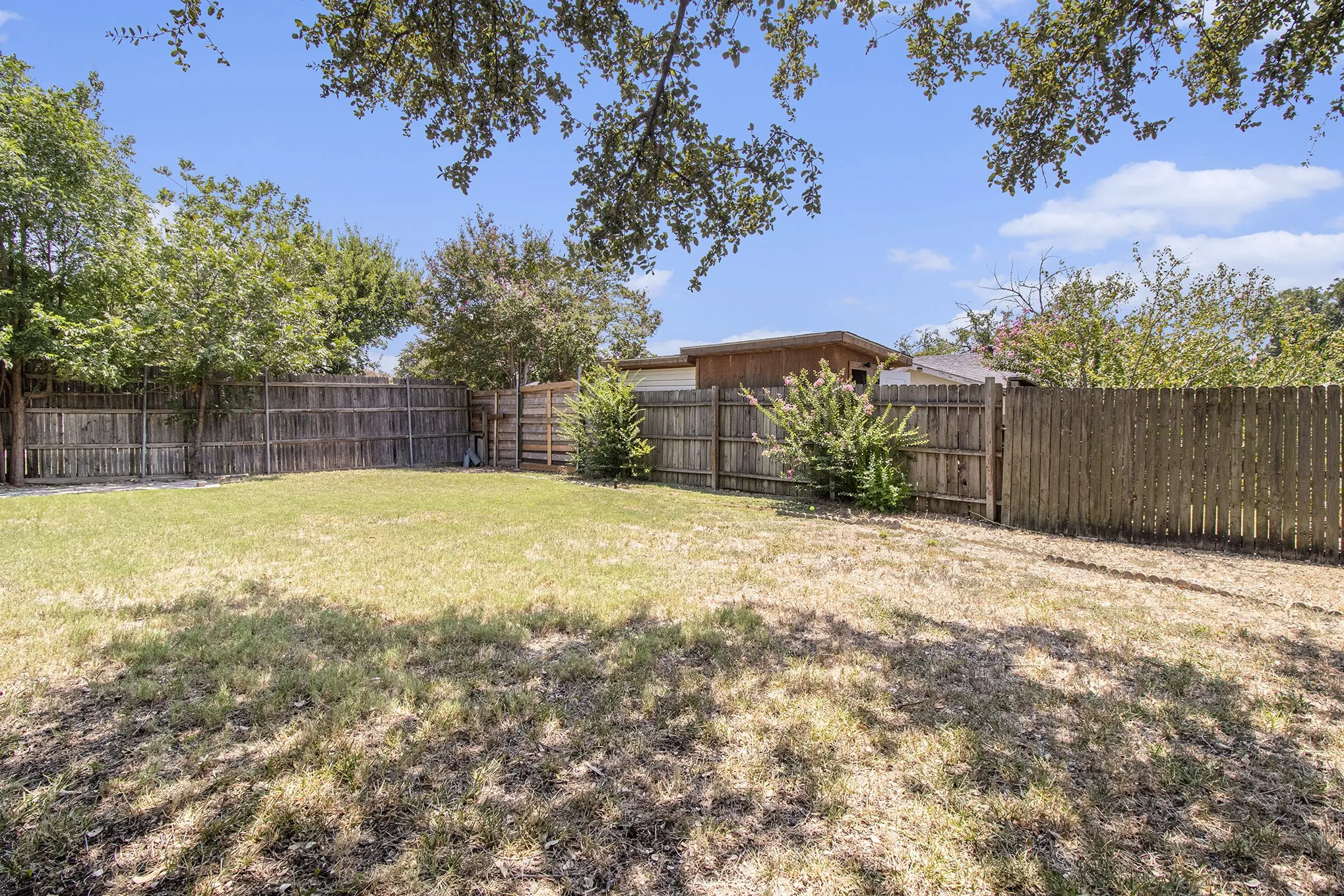Single Family Residence For Rent in Dallas County , 1014 Terrace Trail, Carrollton, Texas 75006, 4 Bedroom, 2 Bathroom, 2 Garage spaces, 1,748 Sqft, built in 1970, mls#21351694, Real Estate Agent in Carrollton, Homes For Rent in Dallas county, Homes For Rent in Carrollton, Realtor in Carrollton Texas, Real Estate Brokerage Independent Realty Texas, Luminita Cordes Realtor