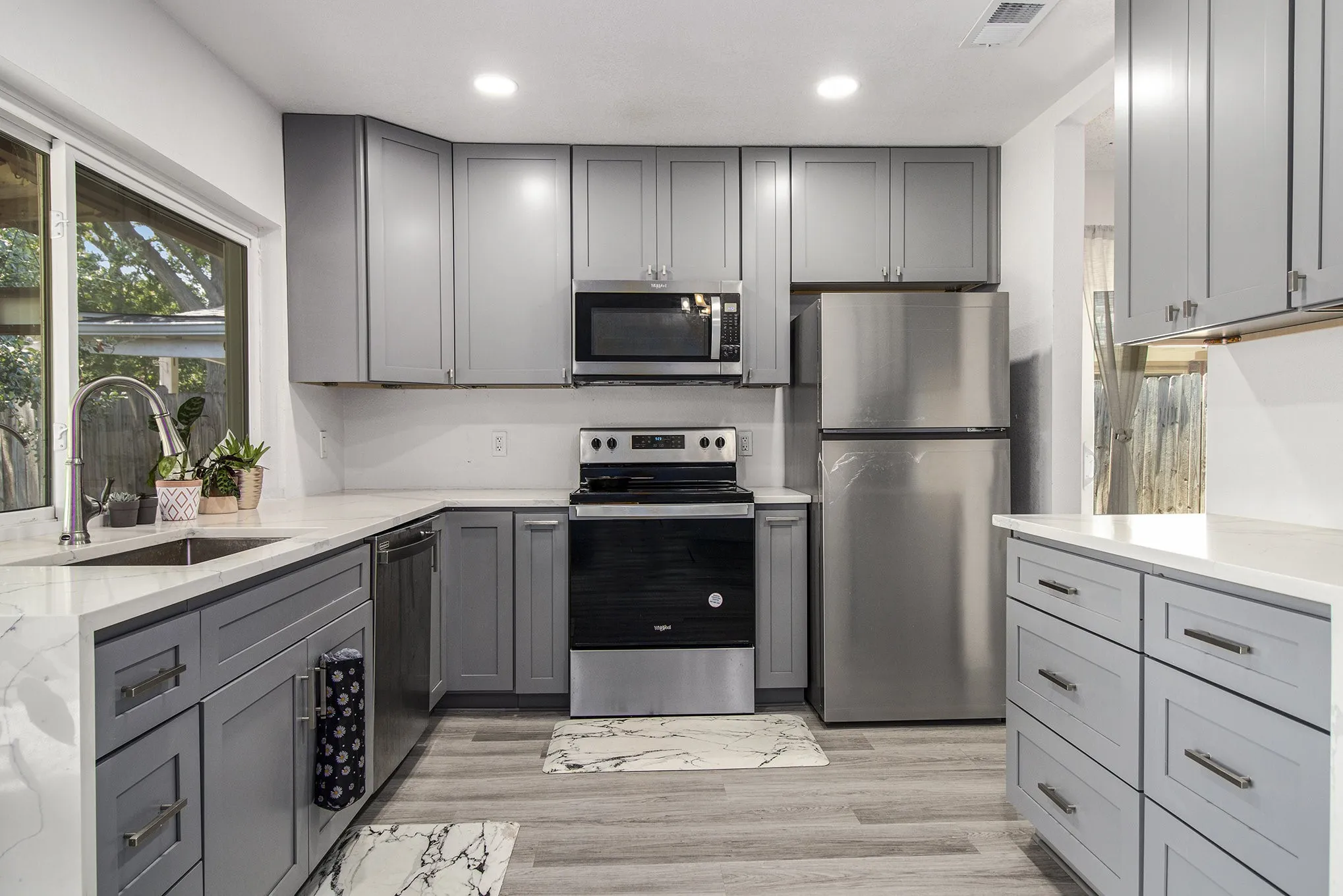 Single Family Residence For Rent in Dallas County , 1014 Terrace Trail, Carrollton, Texas 75006, 4 Bedroom, 2 Bathroom, 2 Garage spaces, 1,748 Sqft, built in 1970, mls#21351694, Real Estate Agent in Carrollton, Homes For Rent in Dallas county, Homes For Rent in Carrollton, Realtor in Carrollton Texas, Real Estate Brokerage Independent Realty Texas, Luminita Cordes Realtor