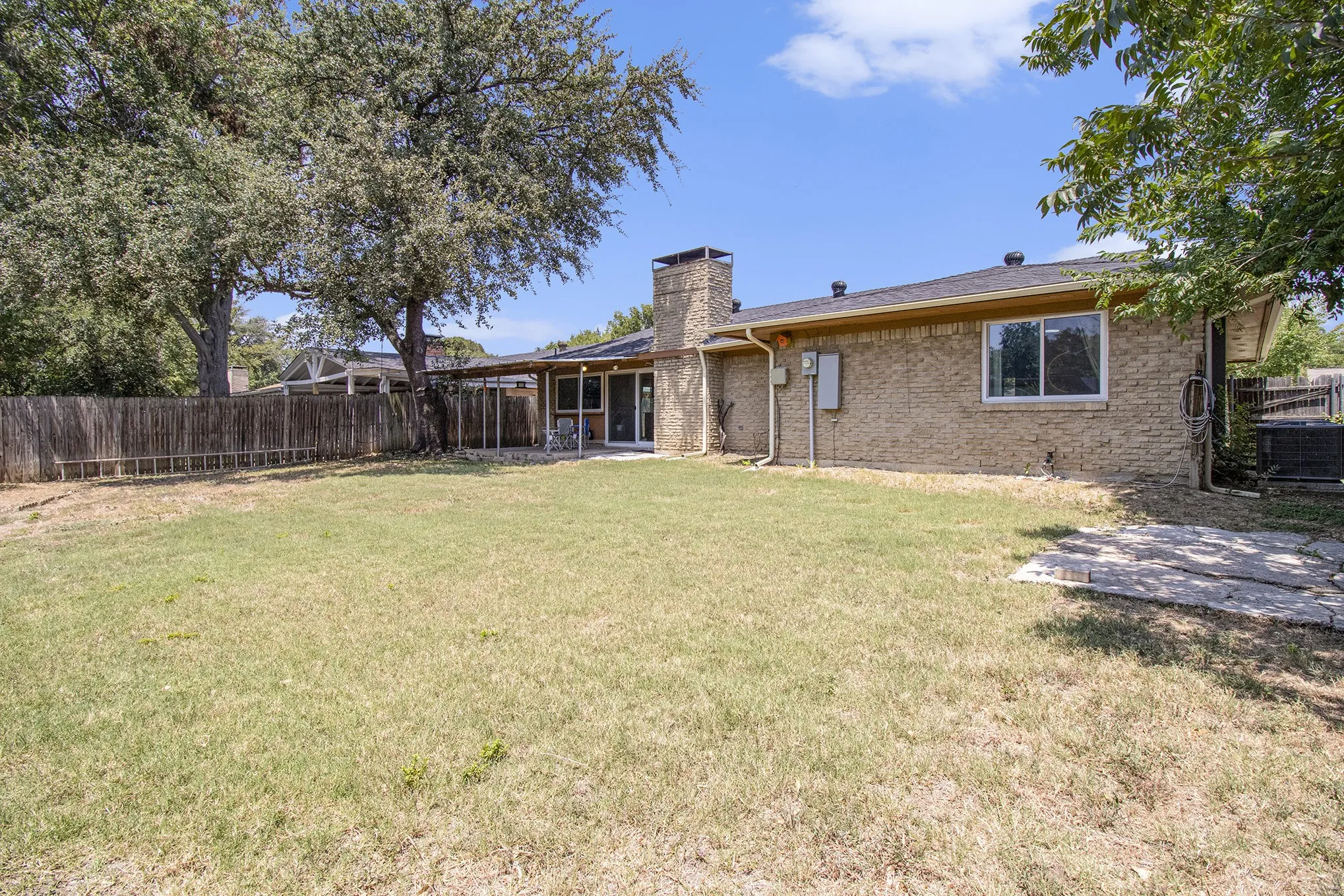Single Family Residence For Rent in Dallas County , 1014 Terrace Trail, Carrollton, Texas 75006, 4 Bedroom, 2 Bathroom, 2 Garage spaces, 1,748 Sqft, built in 1970, mls#21351694, Real Estate Agent in Carrollton, Homes For Rent in Dallas county, Homes For Rent in Carrollton, Realtor in Carrollton Texas, Real Estate Brokerage Independent Realty Texas, Luminita Cordes Realtor