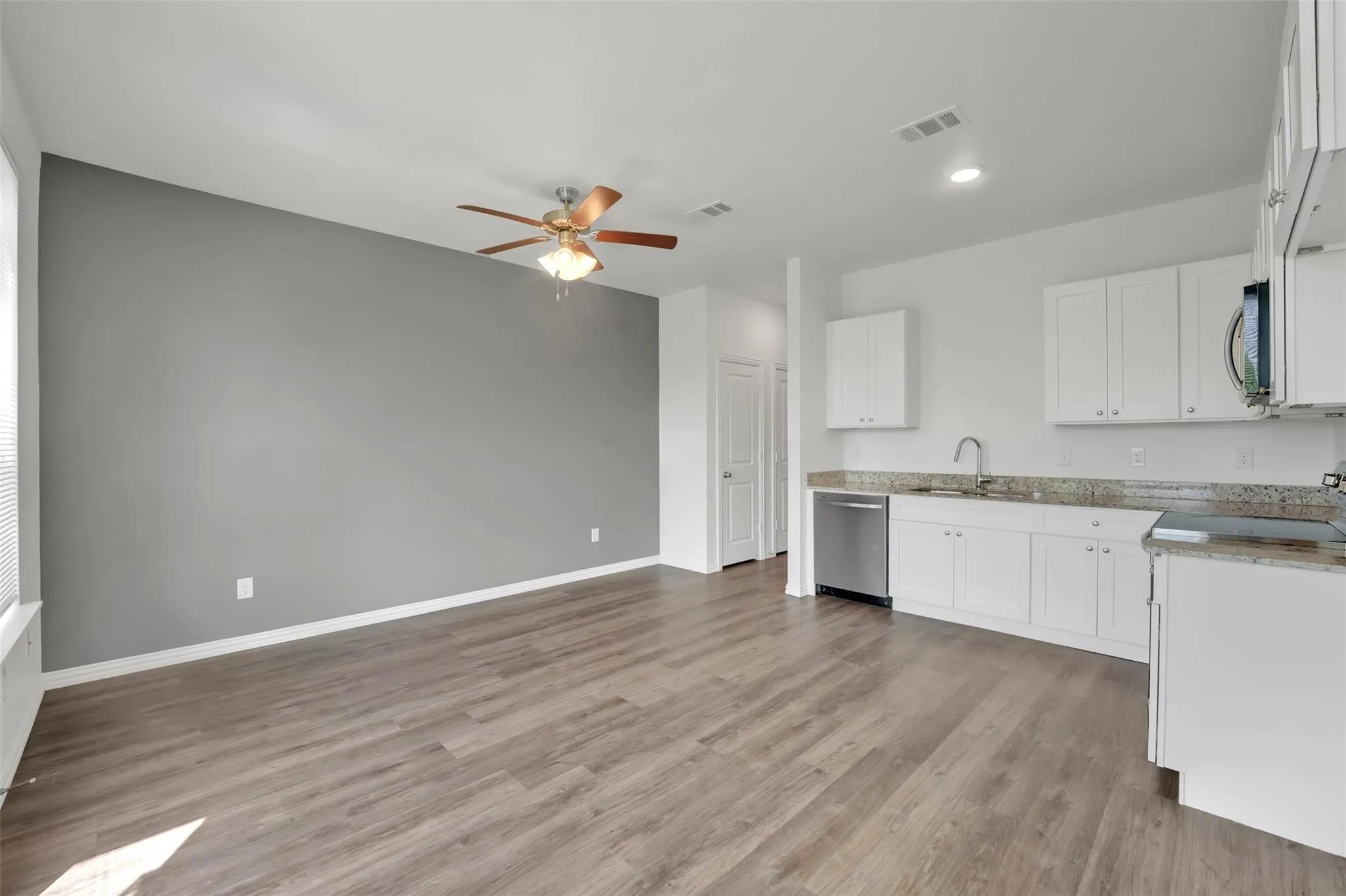 Duplex For Rent in Tarrant County , 1608 Ash Crescent Street, Fort Worth, Texas 76104, 2 Bedroom, 2 Bathroom, 1 Garage spaces, 1,181 Sqft, built in 2020, mls#21348578, Real Estate Agent in Fort Worth, Homes For Rent in Tarrant county, Homes For Rent in Fort Worth, Realtor in Fort Worth Texas, Real Estate Brokerage Independent Realty Texas, Luminita Cordes Realtor