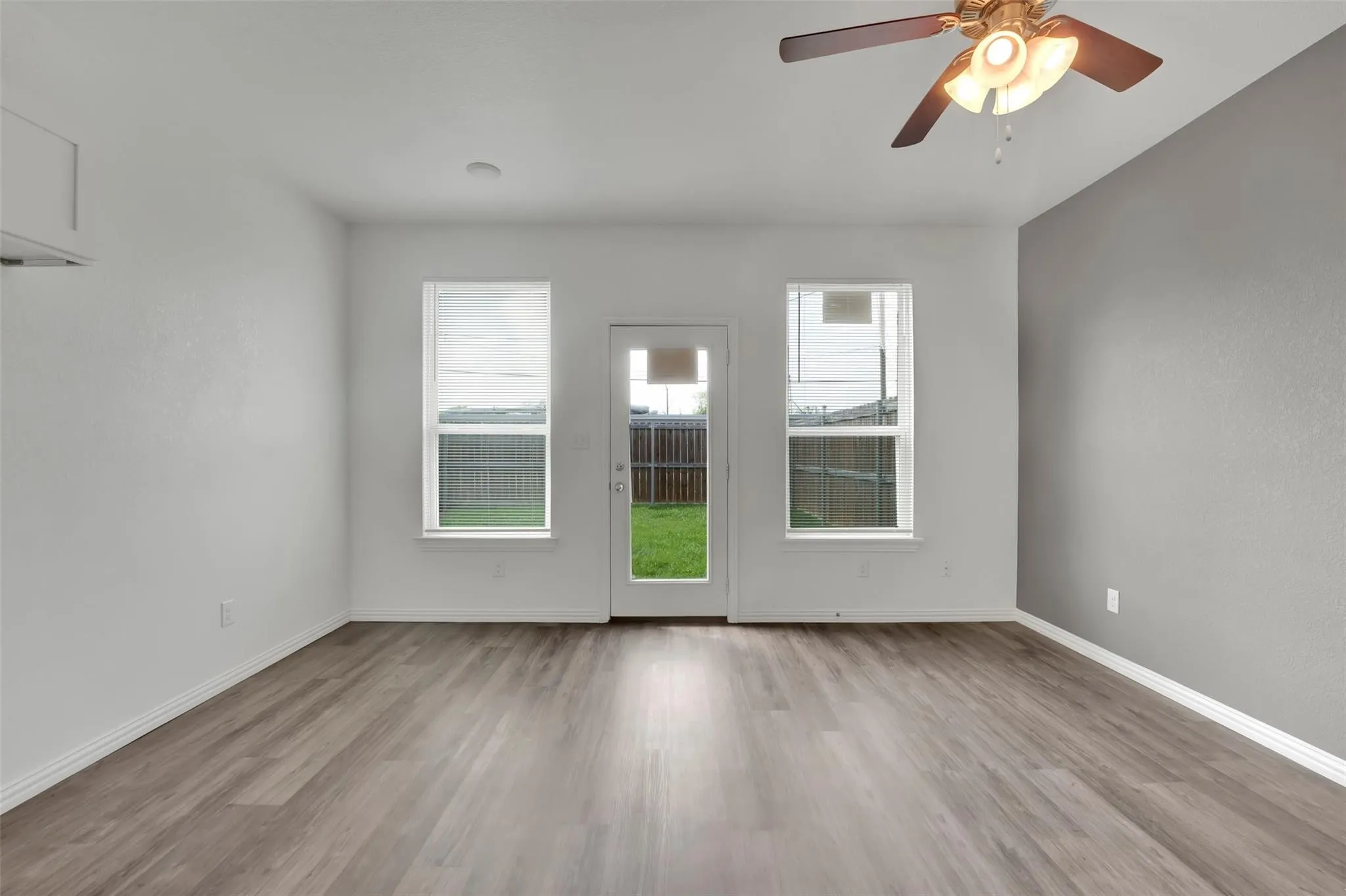 Duplex For Rent in Tarrant County , 1608 Ash Crescent Street, Fort Worth, Texas 76104, 2 Bedroom, 2 Bathroom, 1 Garage spaces, 1,181 Sqft, built in 2020, mls#21348578, Real Estate Agent in Fort Worth, Homes For Rent in Tarrant county, Homes For Rent in Fort Worth, Realtor in Fort Worth Texas, Real Estate Brokerage Independent Realty Texas, Luminita Cordes Realtor