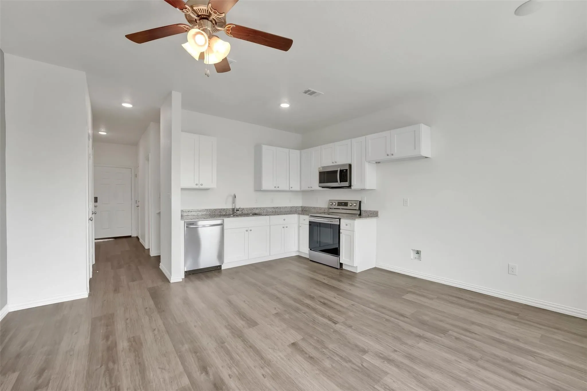 Duplex For Rent in Tarrant County , 1608 Ash Crescent Street, Fort Worth, Texas 76104, 2 Bedroom, 2 Bathroom, 1 Garage spaces, 1,181 Sqft, built in 2020, mls#21348578, Real Estate Agent in Fort Worth, Homes For Rent in Tarrant county, Homes For Rent in Fort Worth, Realtor in Fort Worth Texas, Real Estate Brokerage Independent Realty Texas, Luminita Cordes Realtor