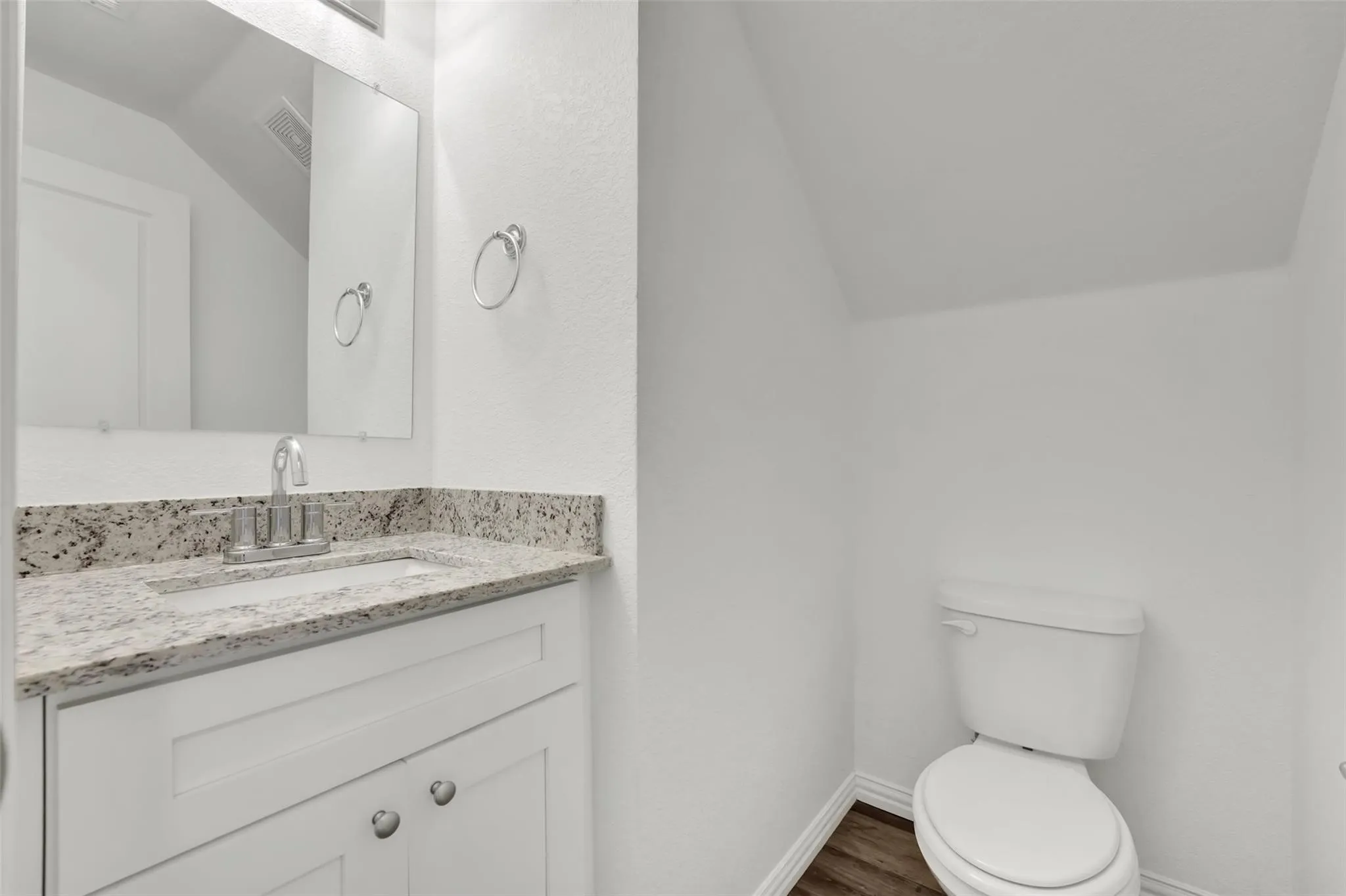 Duplex For Rent in Tarrant County , 1608 Ash Crescent Street, Fort Worth, Texas 76104, 2 Bedroom, 2 Bathroom, 1 Garage spaces, 1,181 Sqft, built in 2020, mls#21348578, Real Estate Agent in Fort Worth, Homes For Rent in Tarrant county, Homes For Rent in Fort Worth, Realtor in Fort Worth Texas, Real Estate Brokerage Independent Realty Texas, Luminita Cordes Realtor
