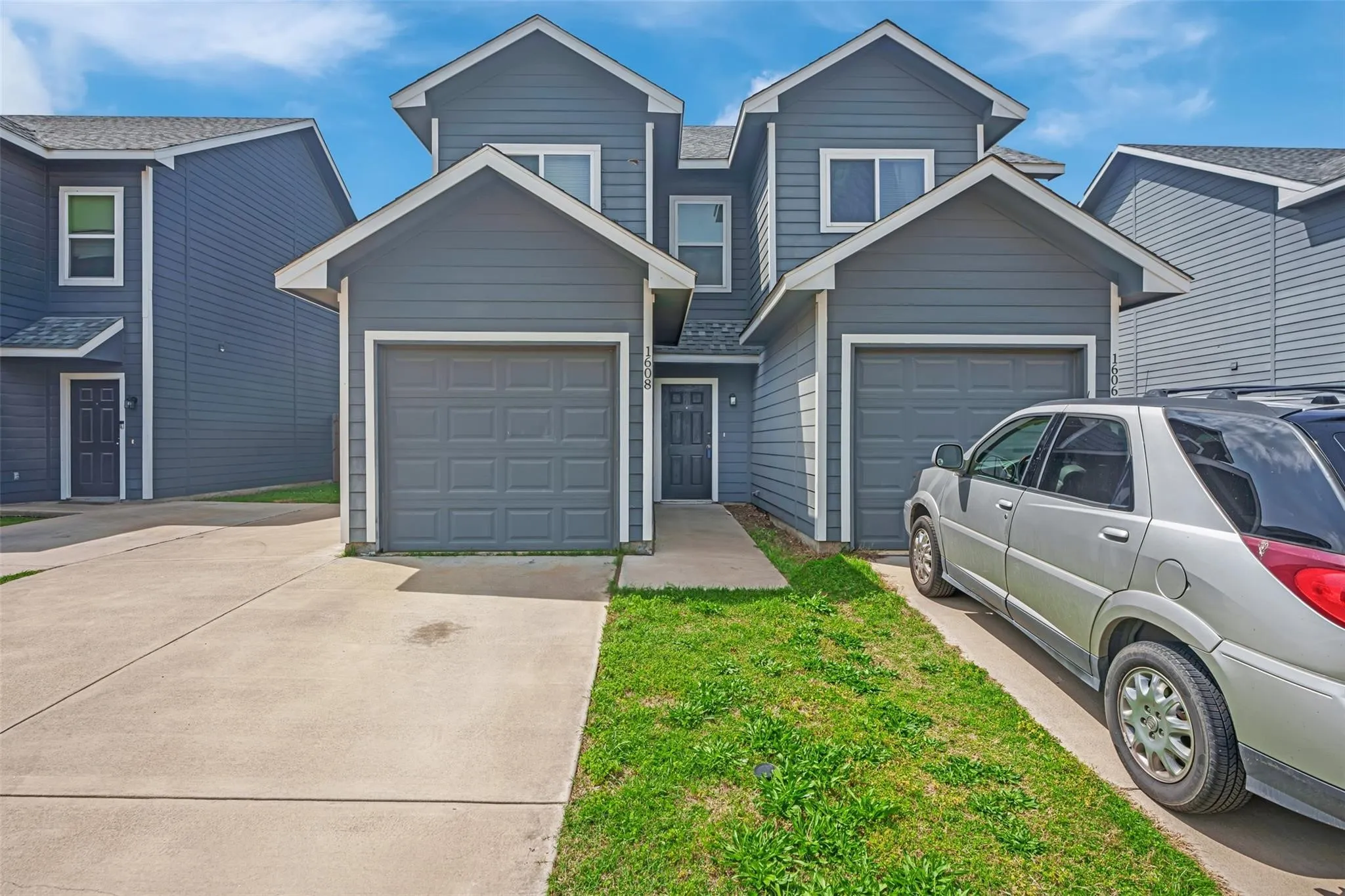 Duplex For Rent in Tarrant County , 1608 Ash Crescent Street, Fort Worth, Texas 76104, 2 Bedroom, 2 Bathroom, 1 Garage spaces, 1,181 Sqft, built in 2020, mls#21348578, Real Estate Agent in Fort Worth, Homes For Rent in Tarrant county, Homes For Rent in Fort Worth, Realtor in Fort Worth Texas, Real Estate Brokerage Independent Realty Texas, Luminita Cordes Realtor