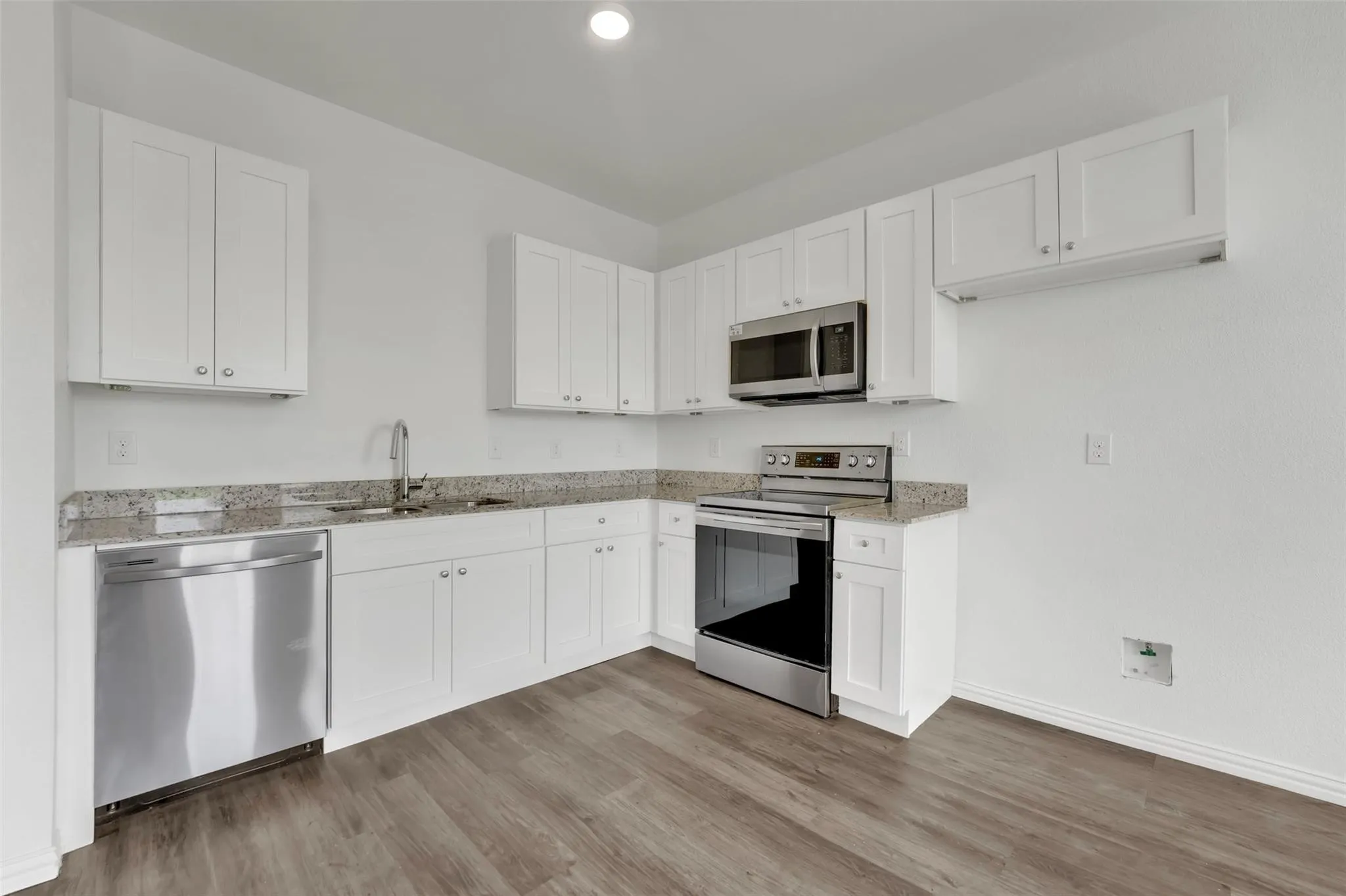 Duplex For Rent in Tarrant County , 1608 Ash Crescent Street, Fort Worth, Texas 76104, 2 Bedroom, 2 Bathroom, 1 Garage spaces, 1,181 Sqft, built in 2020, mls#21348578, Real Estate Agent in Fort Worth, Homes For Rent in Tarrant county, Homes For Rent in Fort Worth, Realtor in Fort Worth Texas, Real Estate Brokerage Independent Realty Texas, Luminita Cordes Realtor