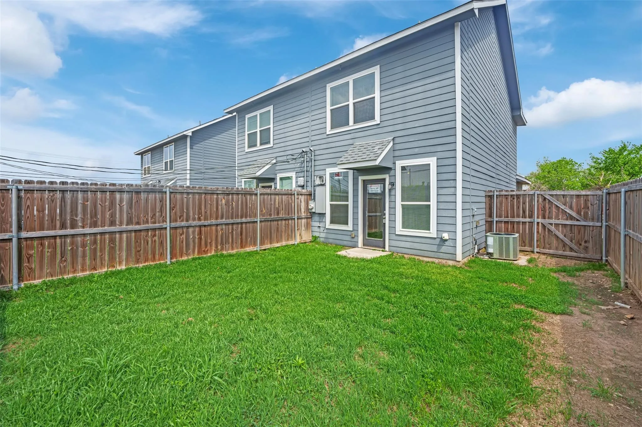 Duplex For Rent in Tarrant County , 1608 Ash Crescent Street, Fort Worth, Texas 76104, 2 Bedroom, 2 Bathroom, 1 Garage spaces, 1,181 Sqft, built in 2020, mls#21348578, Real Estate Agent in Fort Worth, Homes For Rent in Tarrant county, Homes For Rent in Fort Worth, Realtor in Fort Worth Texas, Real Estate Brokerage Independent Realty Texas, Luminita Cordes Realtor