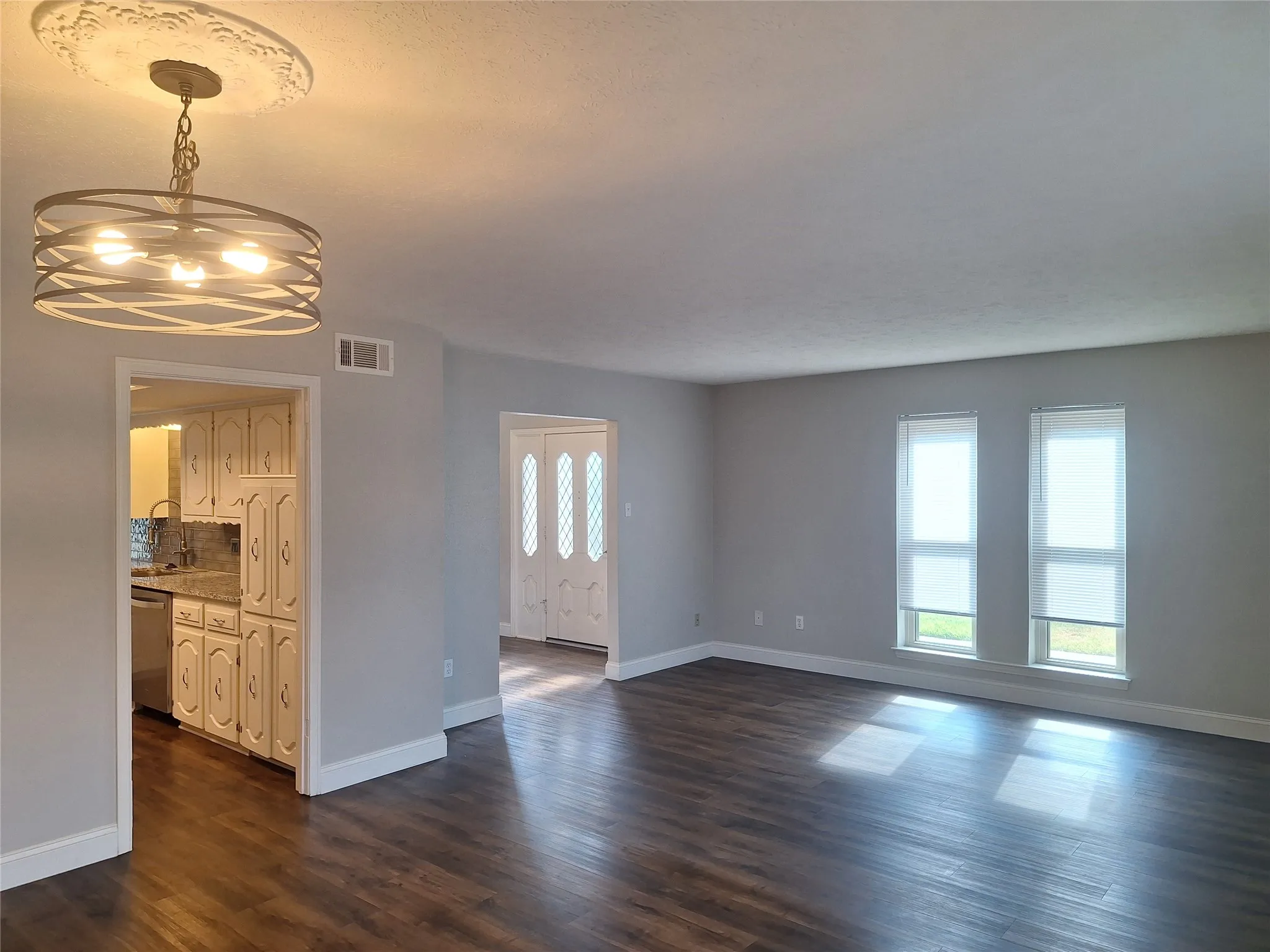 Duplex For Rent in Dallas County , 4240 Harvest Hill Road, Dallas, Texas 75244, 4 Bedroom, 3 Bathroom, 2 Garage spaces, 1,924 Sqft, built in 1970, mls#21349647, Real Estate Agent in Dallas, Homes For Rent in Dallas county, Homes For Rent in Dallas, Realtor in Dallas Texas, Real Estate Brokerage Independent Realty Texas, Luminita Cordes Realtor