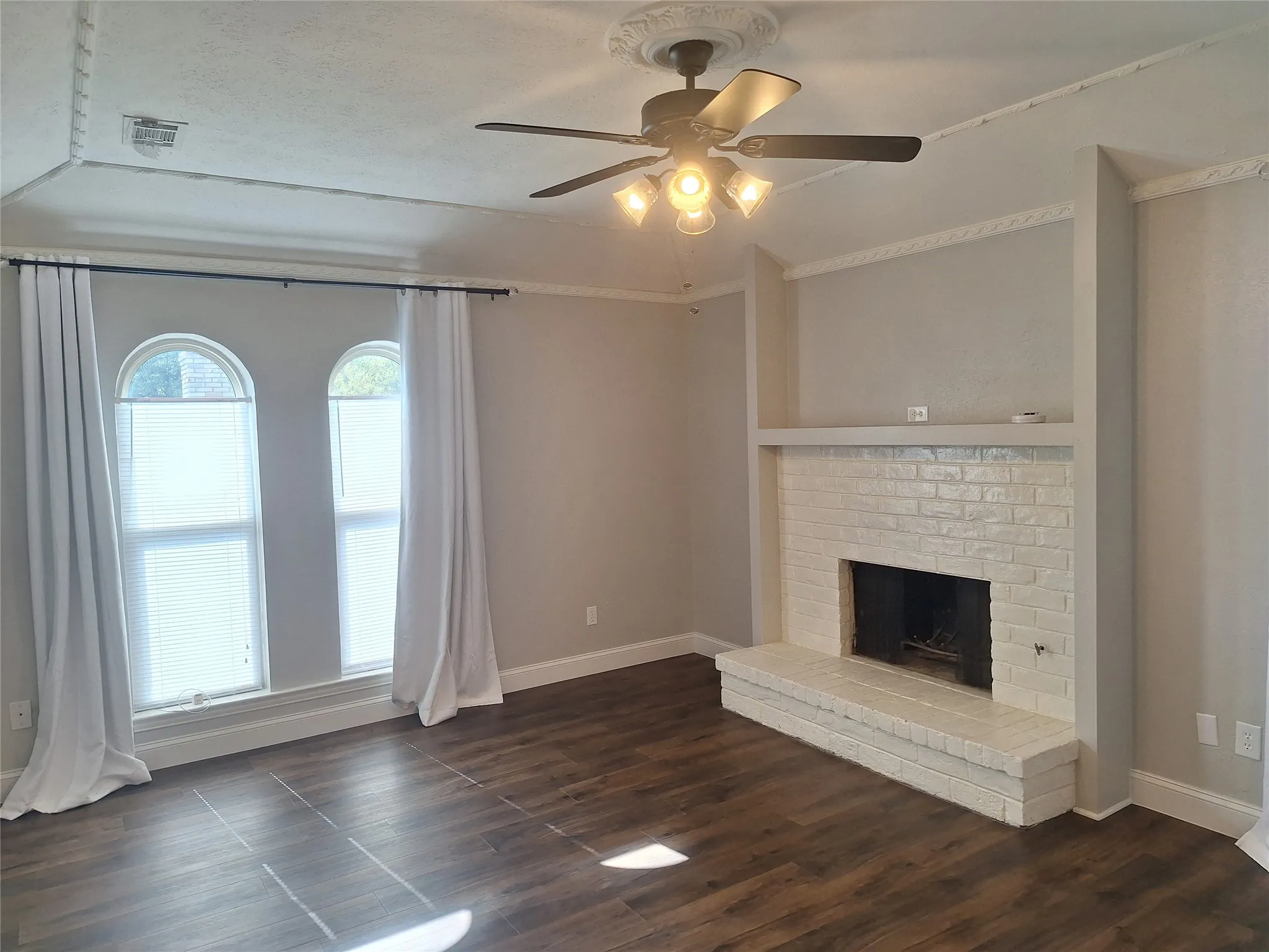 Duplex For Rent in Dallas County , 4240 Harvest Hill Road, Dallas, Texas 75244, 4 Bedroom, 3 Bathroom, 2 Garage spaces, 1,924 Sqft, built in 1970, mls#21349647, Real Estate Agent in Dallas, Homes For Rent in Dallas county, Homes For Rent in Dallas, Realtor in Dallas Texas, Real Estate Brokerage Independent Realty Texas, Luminita Cordes Realtor