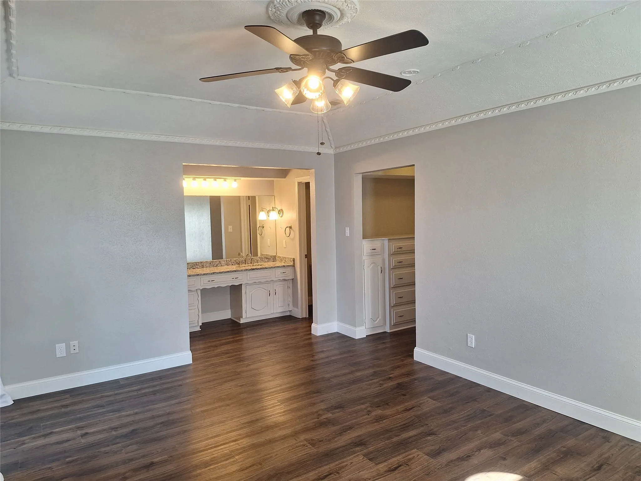 Duplex For Rent in Dallas County , 4240 Harvest Hill Road, Dallas, Texas 75244, 4 Bedroom, 3 Bathroom, 2 Garage spaces, 1,924 Sqft, built in 1970, mls#21349647, Real Estate Agent in Dallas, Homes For Rent in Dallas county, Homes For Rent in Dallas, Realtor in Dallas Texas, Real Estate Brokerage Independent Realty Texas, Luminita Cordes Realtor