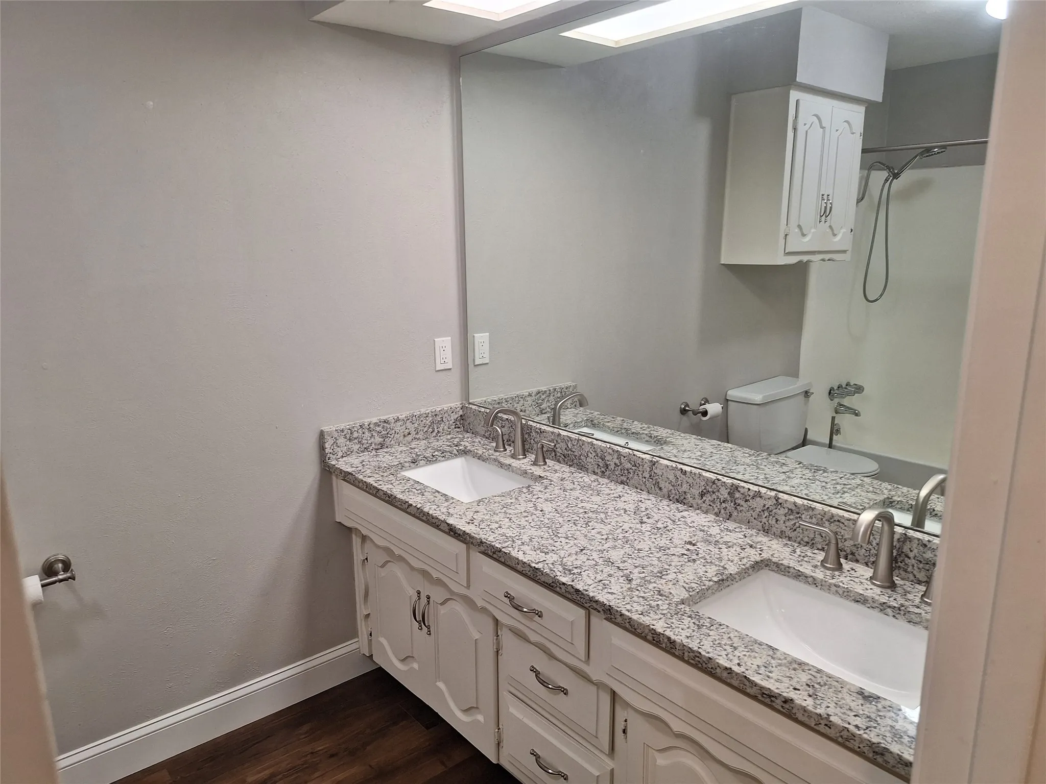 Duplex For Rent in Dallas County , 4240 Harvest Hill Road, Dallas, Texas 75244, 4 Bedroom, 3 Bathroom, 2 Garage spaces, 1,924 Sqft, built in 1970, mls#21349647, Real Estate Agent in Dallas, Homes For Rent in Dallas county, Homes For Rent in Dallas, Realtor in Dallas Texas, Real Estate Brokerage Independent Realty Texas, Luminita Cordes Realtor