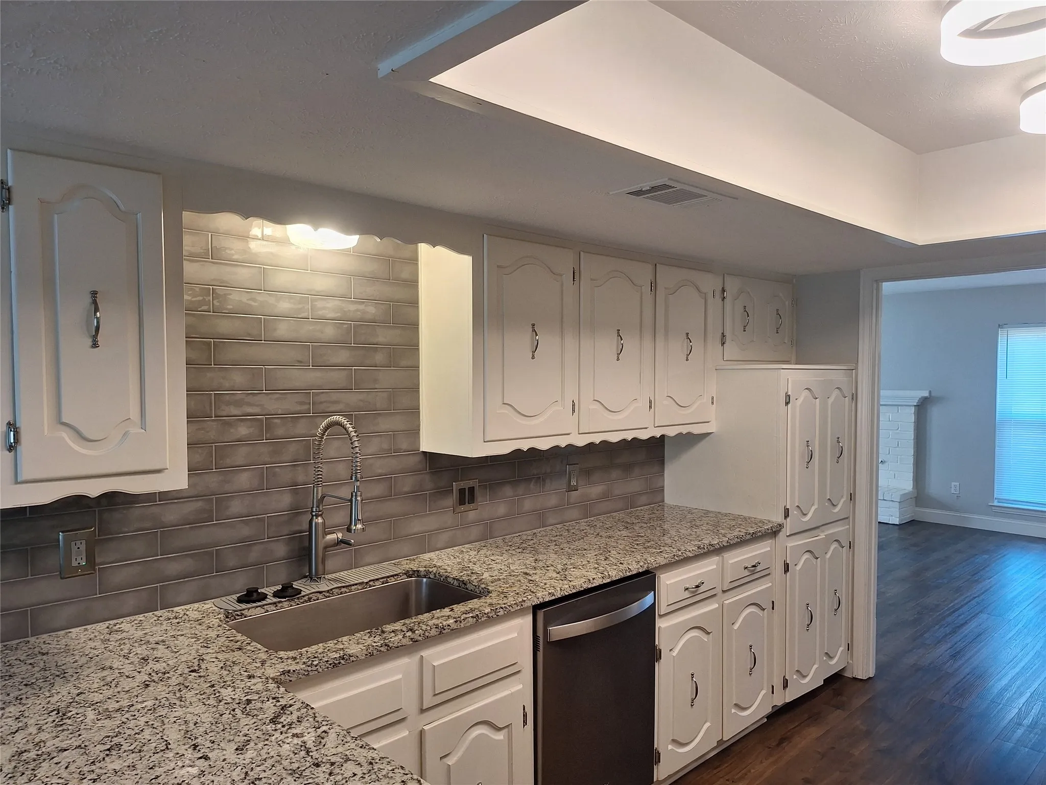 Duplex For Rent in Dallas County , 4240 Harvest Hill Road, Dallas, Texas 75244, 4 Bedroom, 3 Bathroom, 2 Garage spaces, 1,924 Sqft, built in 1970, mls#21349647, Real Estate Agent in Dallas, Homes For Rent in Dallas county, Homes For Rent in Dallas, Realtor in Dallas Texas, Real Estate Brokerage Independent Realty Texas, Luminita Cordes Realtor