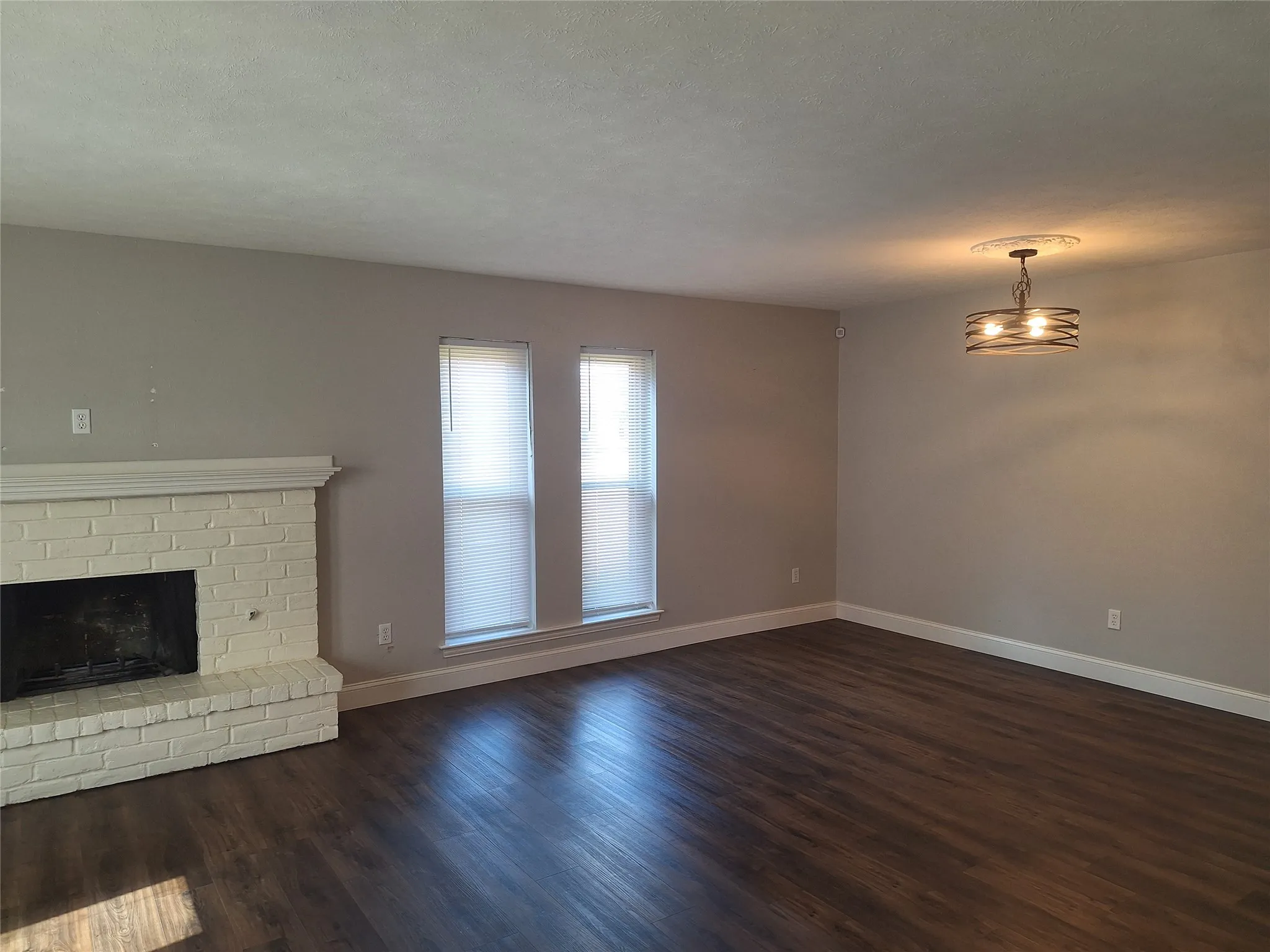 Duplex For Rent in Dallas County , 4240 Harvest Hill Road, Dallas, Texas 75244, 4 Bedroom, 3 Bathroom, 2 Garage spaces, 1,924 Sqft, built in 1970, mls#21349647, Real Estate Agent in Dallas, Homes For Rent in Dallas county, Homes For Rent in Dallas, Realtor in Dallas Texas, Real Estate Brokerage Independent Realty Texas, Luminita Cordes Realtor