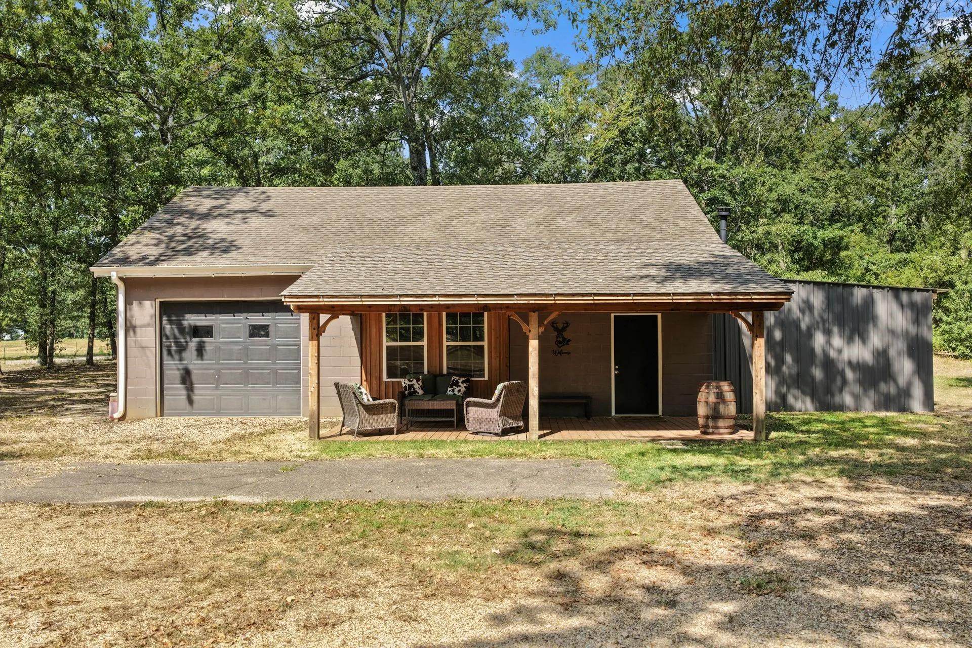 Farm For Sale in Franklin (TX) County , 141 NE CR 2021, Talco, Texas 75487, 2 Bedrooms, 1 Bathroom, Garage spaces, 2,000 Sqft, built in 2009, Price $489,000, mls#21351663, Real Estate Agent in Talco, Homes For Sale in Franklin (TX) county, Homes For Sale in Talco, Realtor in Talco Texas, Real Estate Brokerage Independent Realty Texas, Luminita Cordes Realtor