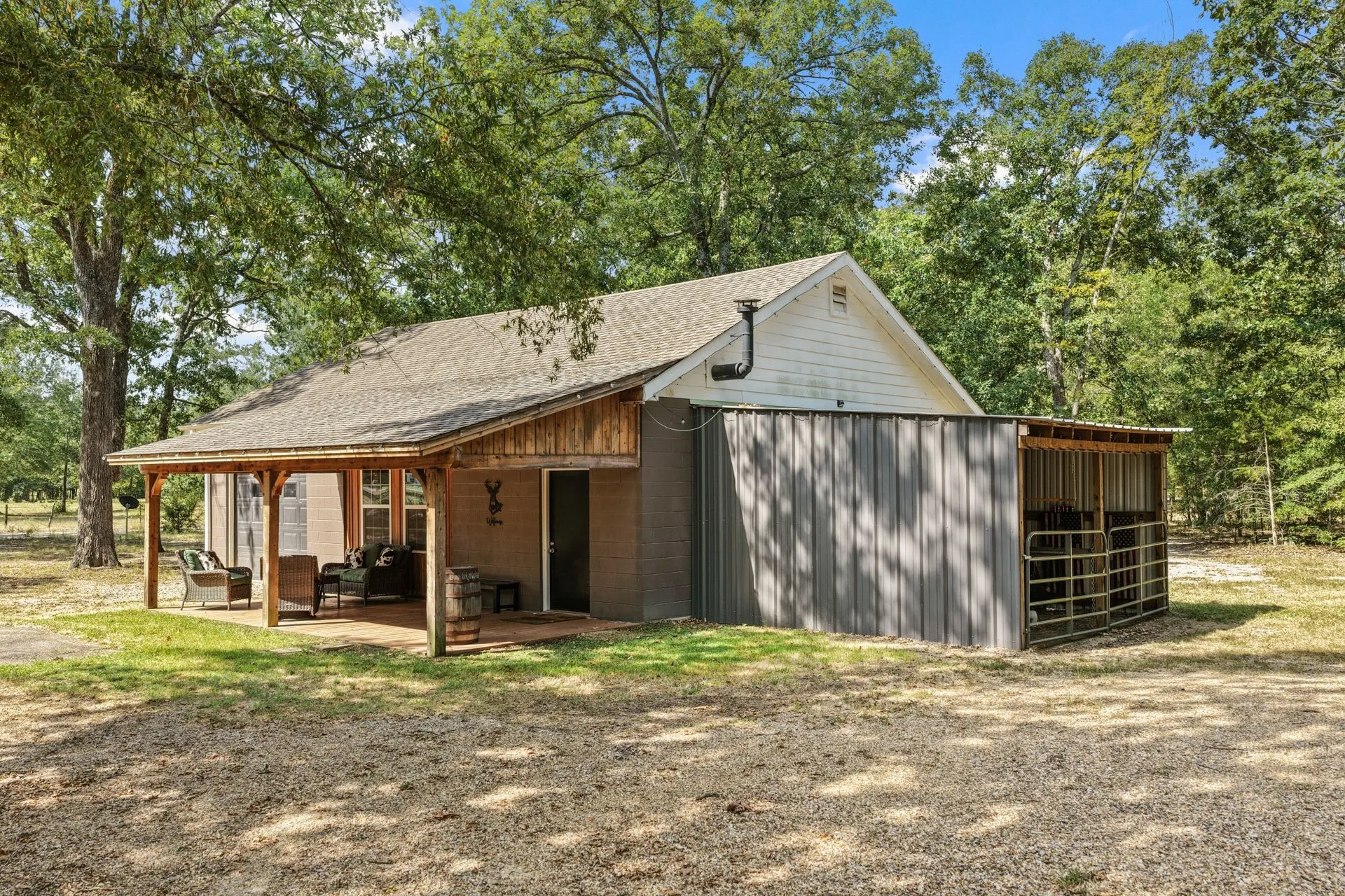 Farm For Sale in Franklin (TX) County , 141 NE CR 2021, Talco, Texas 75487, 2 Bedrooms, 1 Bathroom, Garage spaces, 2,000 Sqft, built in 2009, Price $489,000, mls#21351663, Real Estate Agent in Talco, Homes For Sale in Franklin (TX) county, Homes For Sale in Talco, Realtor in Talco Texas, Real Estate Brokerage Independent Realty Texas, Luminita Cordes Realtor