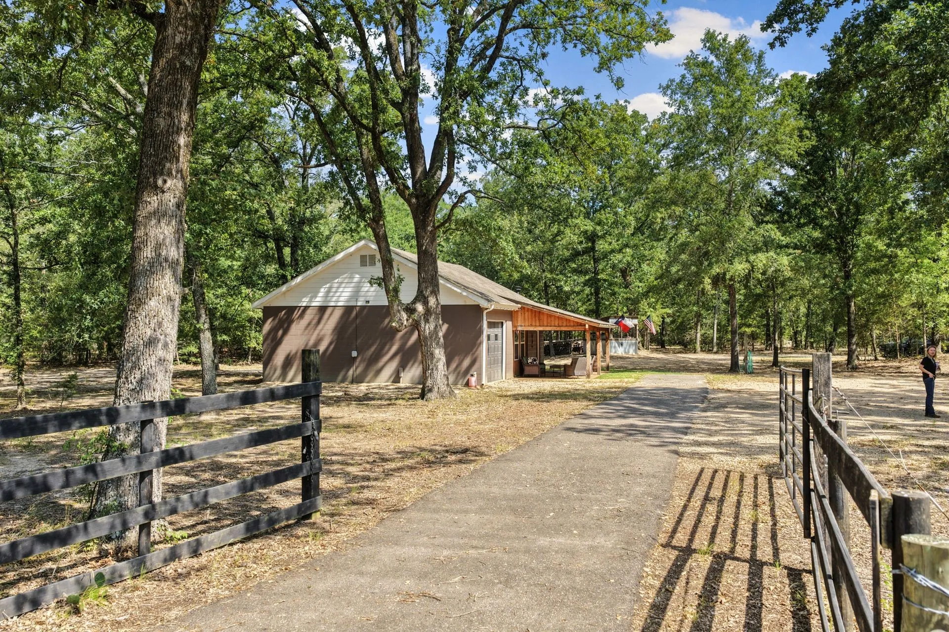 Farm For Sale in Franklin (TX) County , 141 NE CR 2021, Talco, Texas 75487, 2 Bedrooms, 1 Bathroom, Garage spaces, 2,000 Sqft, built in 2009, Price $489,000, mls#21351663, Real Estate Agent in Talco, Homes For Sale in Franklin (TX) county, Homes For Sale in Talco, Realtor in Talco Texas, Real Estate Brokerage Independent Realty Texas, Luminita Cordes Realtor