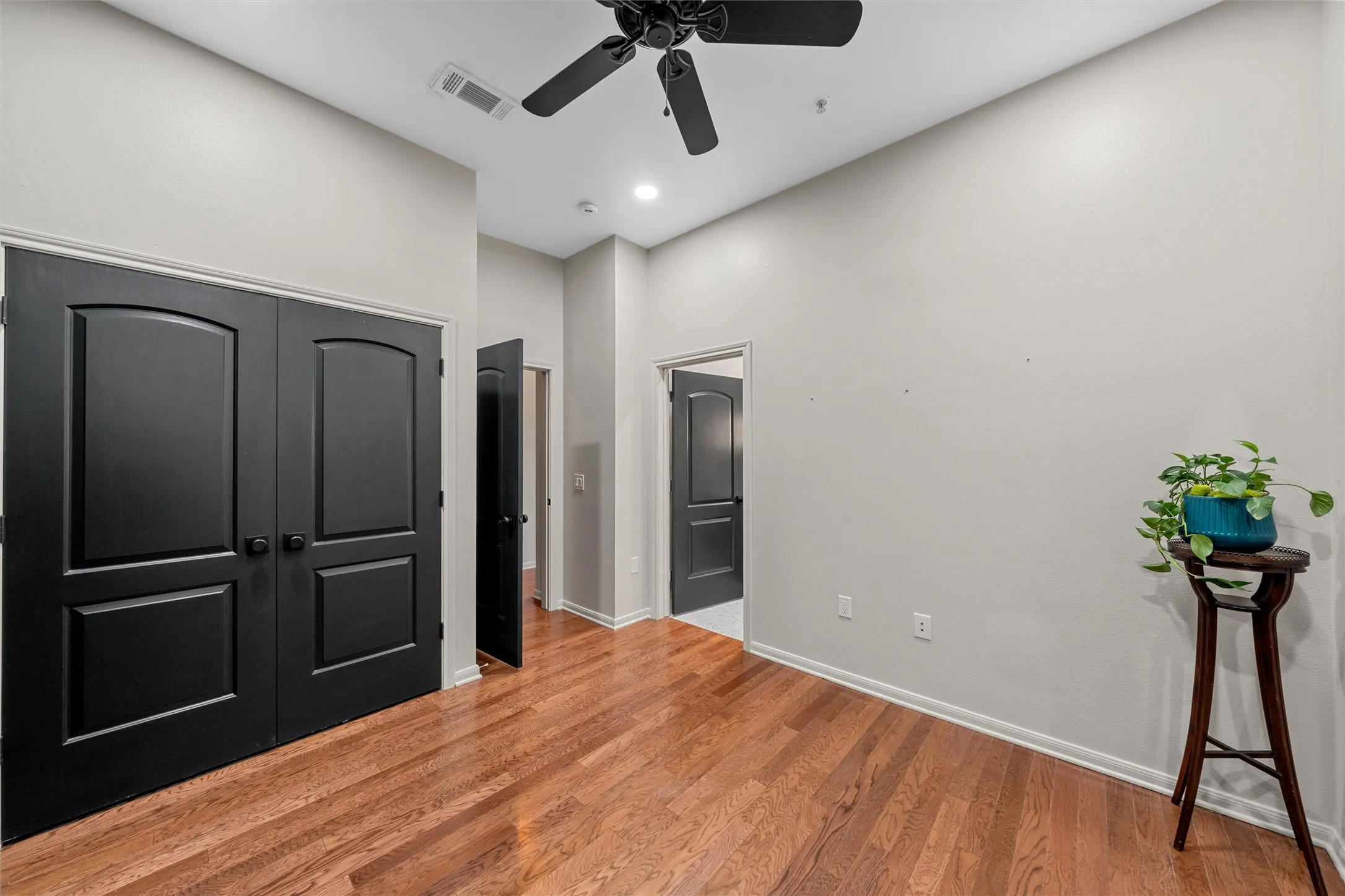 Condominium For Sale in Mc Lennan County , 330 Austin Avenue 328, Waco, Texas 76701, 1 Bedroom, 1 Bathroom, Garage spaces, 588 Sqft, built in 2008, mls#21351332, Real Estate Agent in Waco, Homes For Sale in Mc Lennan county, Homes For Sale in Waco, Realtor in Waco Texas, Real Estate Brokerage Independent Realty Texas, Luminita Cordes Realtor