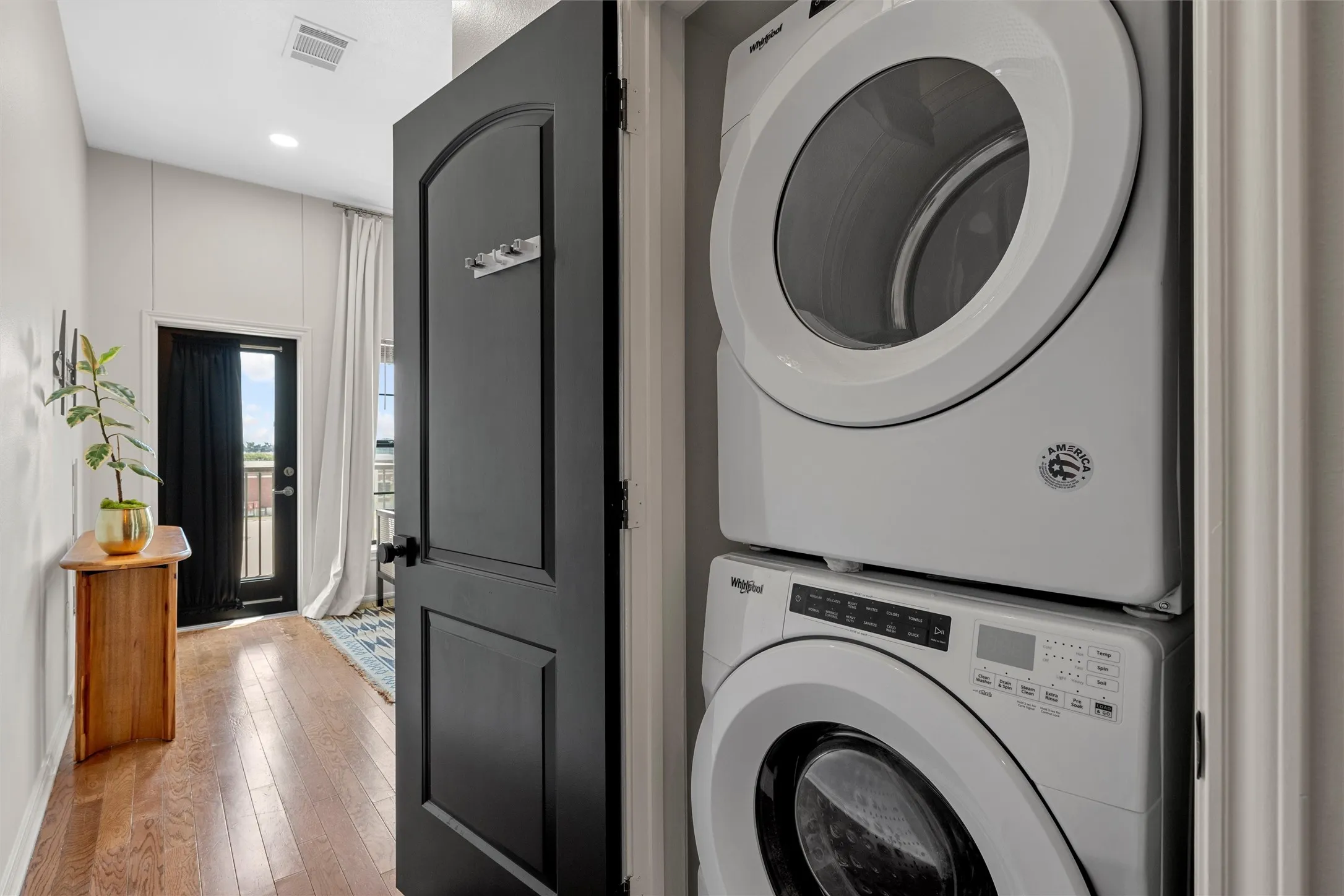Condominium For Sale in Mc Lennan County , 330 Austin Avenue 328, Waco, Texas 76701, 1 Bedroom, 1 Bathroom, Garage spaces, 588 Sqft, built in 2008, mls#21351332, Real Estate Agent in Waco, Homes For Sale in Mc Lennan county, Homes For Sale in Waco, Realtor in Waco Texas, Real Estate Brokerage Independent Realty Texas, Luminita Cordes Realtor