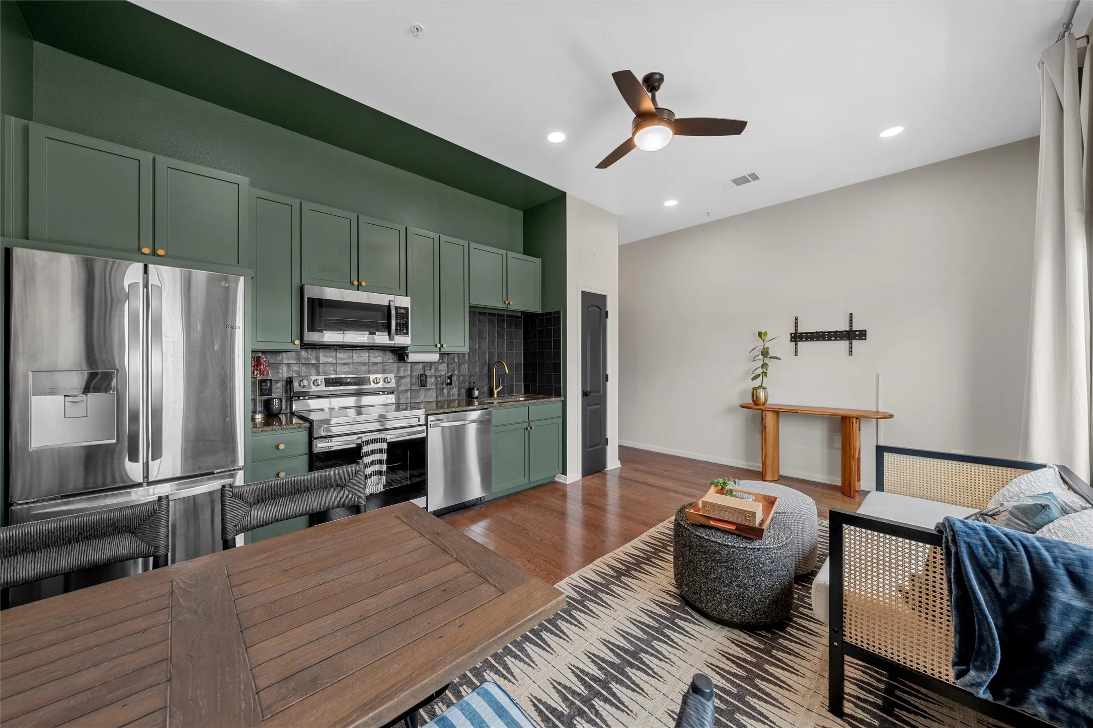 Condominium For Sale in Mc Lennan County , 330 Austin Avenue 328, Waco, Texas 76701, 1 Bedroom, 1 Bathroom, Garage spaces, 588 Sqft, built in 2008, mls#21351332, Real Estate Agent in Waco, Homes For Sale in Mc Lennan county, Homes For Sale in Waco, Realtor in Waco Texas, Real Estate Brokerage Independent Realty Texas, Luminita Cordes Realtor