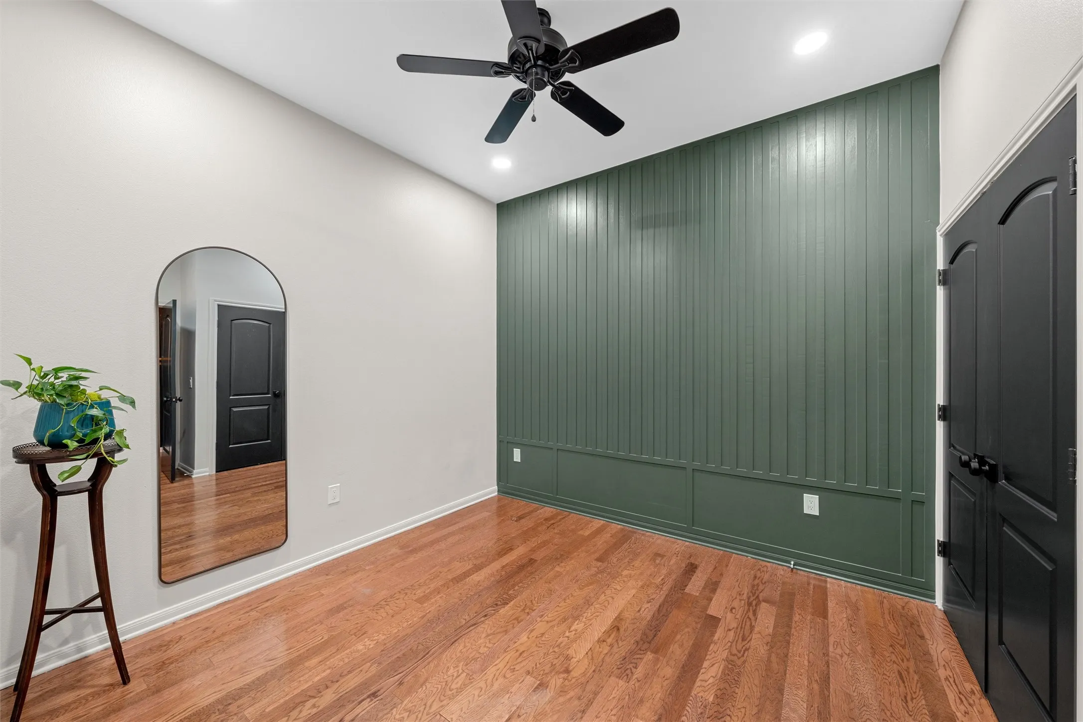 Condominium For Sale in Mc Lennan County , 330 Austin Avenue 328, Waco, Texas 76701, 1 Bedroom, 1 Bathroom, Garage spaces, 588 Sqft, built in 2008, mls#21351332, Real Estate Agent in Waco, Homes For Sale in Mc Lennan county, Homes For Sale in Waco, Realtor in Waco Texas, Real Estate Brokerage Independent Realty Texas, Luminita Cordes Realtor