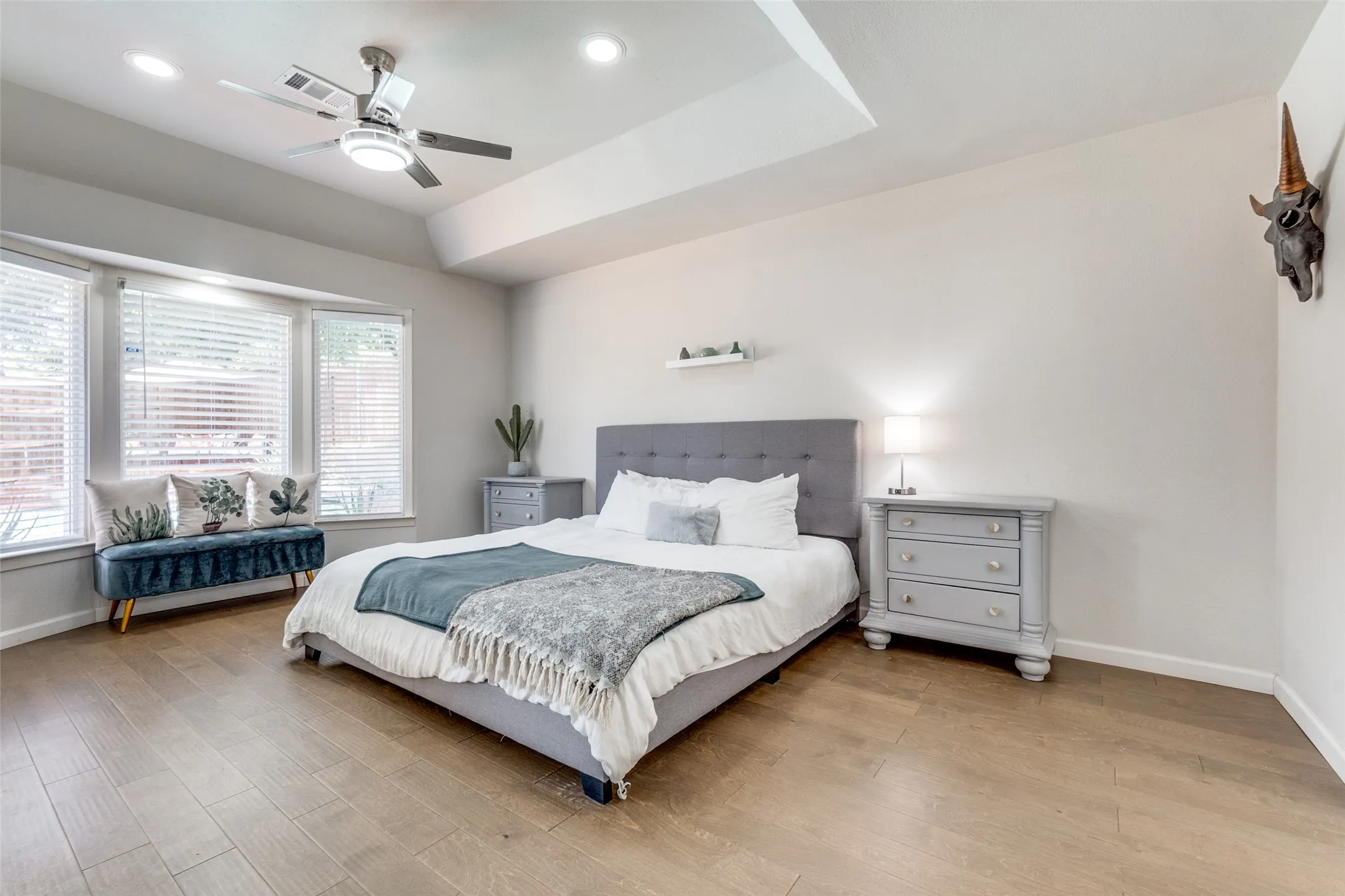 Single Family Residence For Rent in Dallas County , 9805 Estate Lane, Dallas, Texas 75238, 4 Bedroom, 5 Bathroom, 2 Garage spaces, 3,204 Sqft, built in 1964, mls#21349397, Real Estate Agent in Dallas, Homes For Rent in Dallas county, Homes For Rent in Dallas, Realtor in Dallas Texas, Real Estate Brokerage Independent Realty Texas, Luminita Cordes Realtor