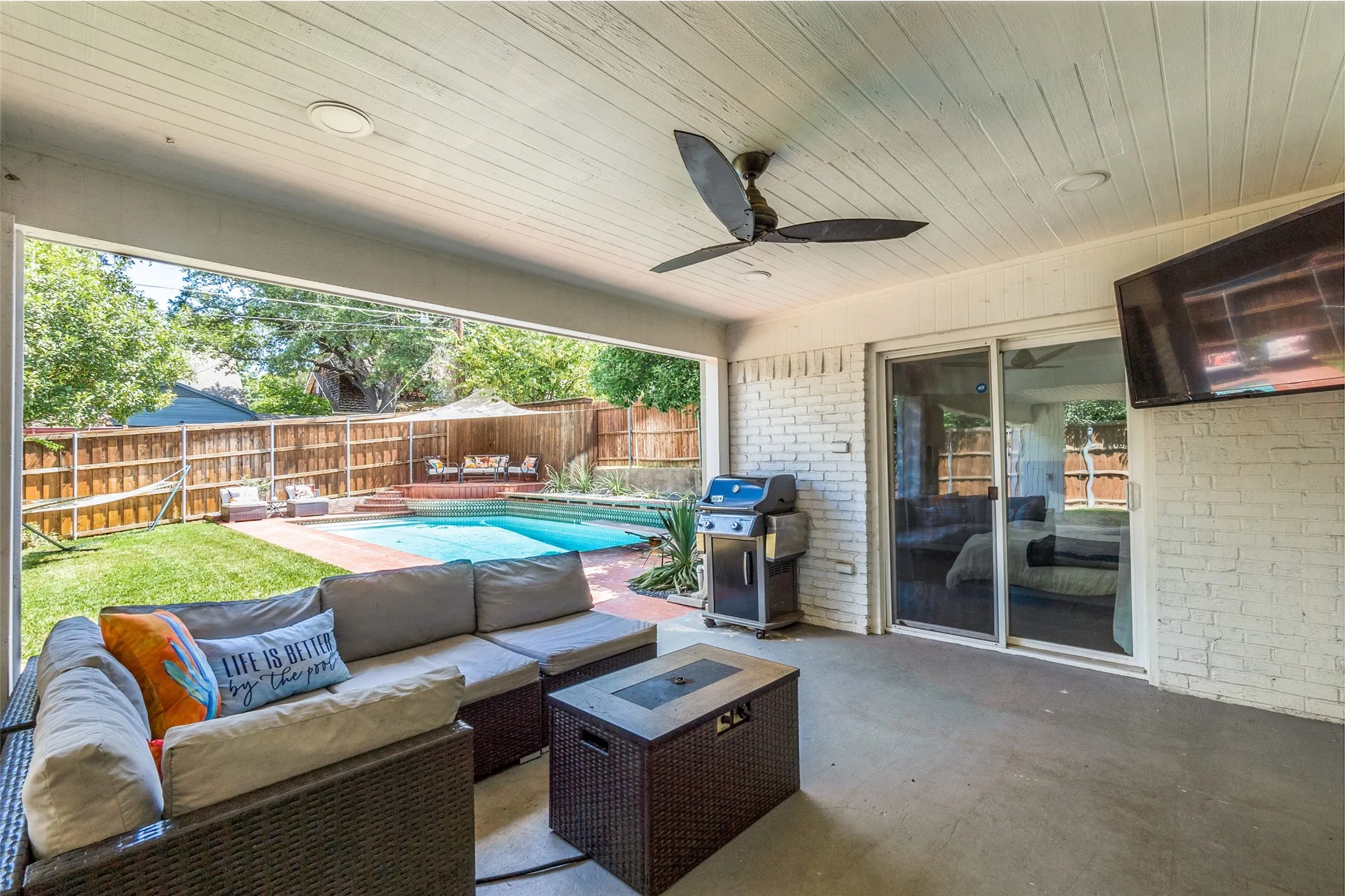 Single Family Residence For Rent in Dallas County , 9805 Estate Lane, Dallas, Texas 75238, 4 Bedroom, 5 Bathroom, 2 Garage spaces, 3,204 Sqft, built in 1964, mls#21349397, Real Estate Agent in Dallas, Homes For Rent in Dallas county, Homes For Rent in Dallas, Realtor in Dallas Texas, Real Estate Brokerage Independent Realty Texas, Luminita Cordes Realtor