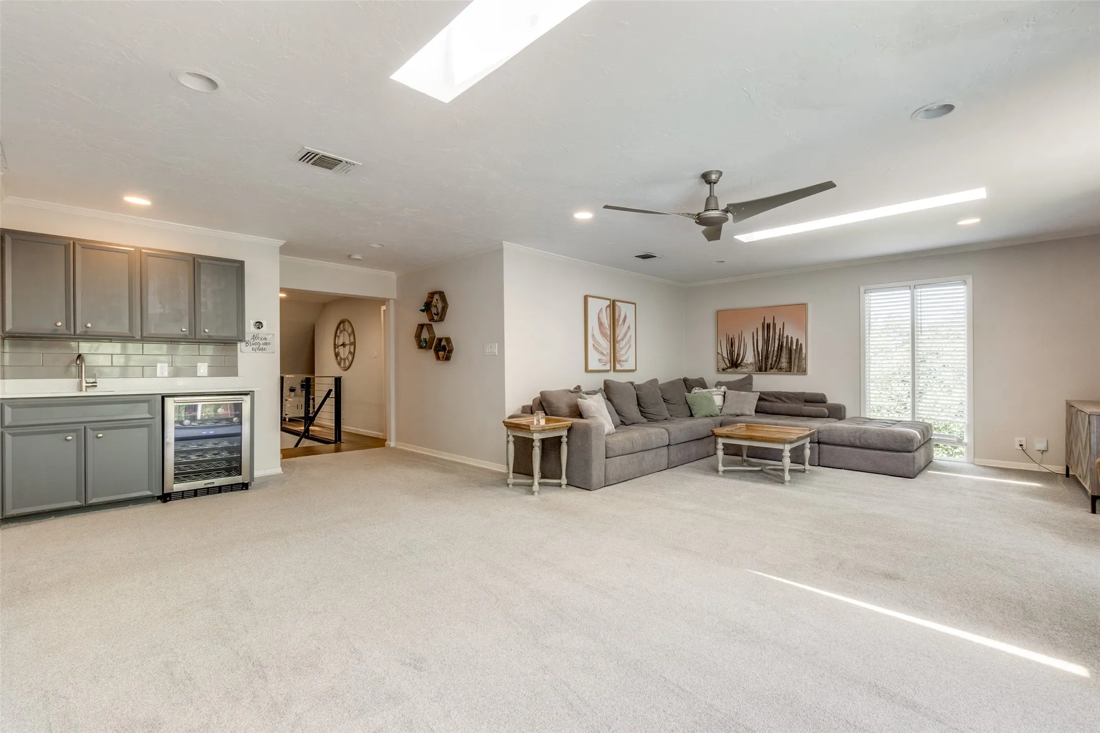 Single Family Residence For Rent in Dallas County , 9805 Estate Lane, Dallas, Texas 75238, 4 Bedroom, 5 Bathroom, 2 Garage spaces, 3,204 Sqft, built in 1964, mls#21349397, Real Estate Agent in Dallas, Homes For Rent in Dallas county, Homes For Rent in Dallas, Realtor in Dallas Texas, Real Estate Brokerage Independent Realty Texas, Luminita Cordes Realtor