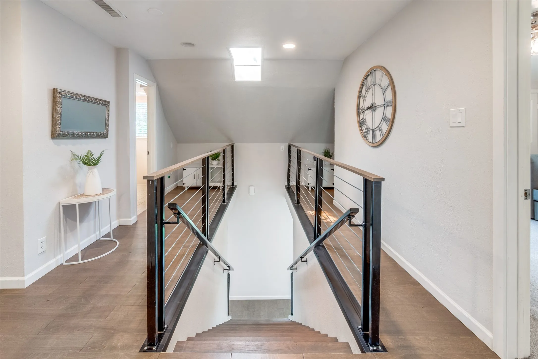 Single Family Residence For Rent in Dallas County , 9805 Estate Lane, Dallas, Texas 75238, 4 Bedroom, 5 Bathroom, 2 Garage spaces, 3,204 Sqft, built in 1964, mls#21349397, Real Estate Agent in Dallas, Homes For Rent in Dallas county, Homes For Rent in Dallas, Realtor in Dallas Texas, Real Estate Brokerage Independent Realty Texas, Luminita Cordes Realtor