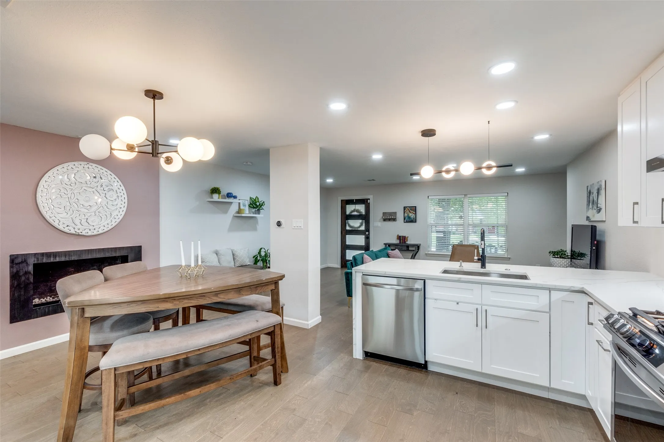 Single Family Residence For Rent in Dallas County , 9805 Estate Lane, Dallas, Texas 75238, 4 Bedroom, 5 Bathroom, 2 Garage spaces, 3,204 Sqft, built in 1964, mls#21349397, Real Estate Agent in Dallas, Homes For Rent in Dallas county, Homes For Rent in Dallas, Realtor in Dallas Texas, Real Estate Brokerage Independent Realty Texas, Luminita Cordes Realtor