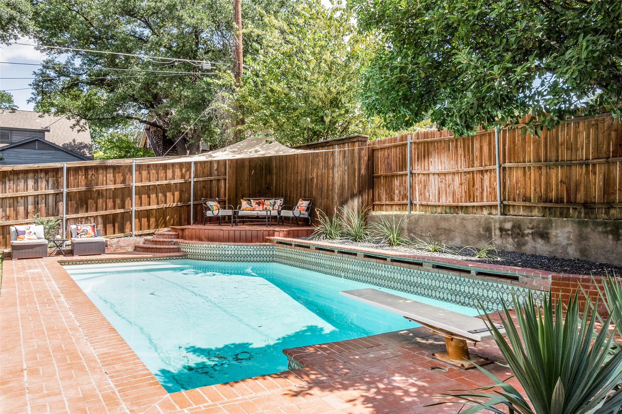 Single Family Residence For Rent in Dallas County , 9805 Estate Lane, Dallas, Texas 75238, 4 Bedroom, 5 Bathroom, 2 Garage spaces, 3,204 Sqft, built in 1964, mls#21349397, Real Estate Agent in Dallas, Homes For Rent in Dallas county, Homes For Rent in Dallas, Realtor in Dallas Texas, Real Estate Brokerage Independent Realty Texas, Luminita Cordes Realtor