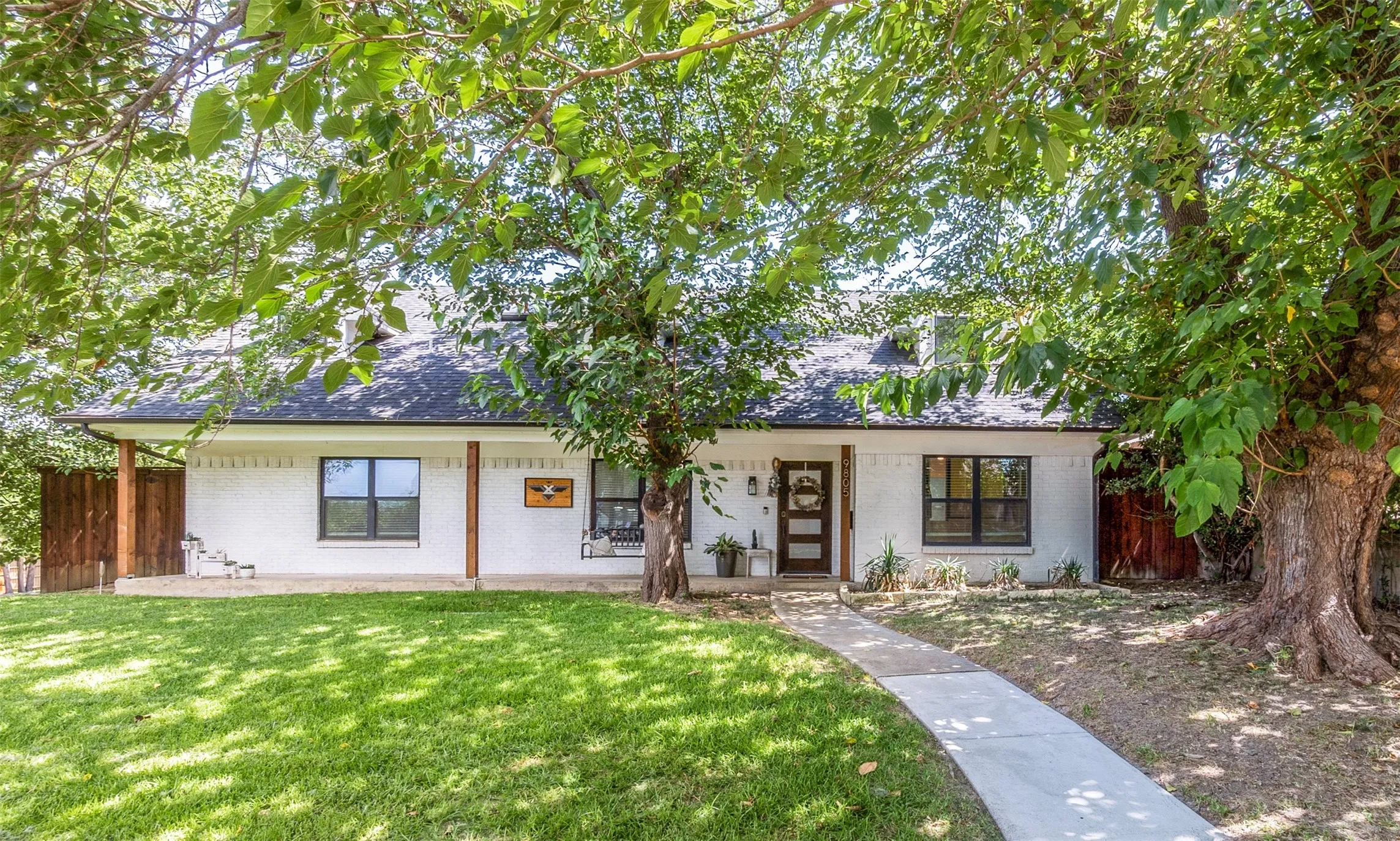 Single Family Residence For Rent in Dallas County , 9805 Estate Lane, Dallas, Texas 75238, 4 Bedroom, 5 Bathroom, 2 Garage spaces, 3,204 Sqft, built in 1964, mls#21349397, Real Estate Agent in Dallas, Homes For Rent in Dallas county, Homes For Rent in Dallas, Realtor in Dallas Texas, Real Estate Brokerage Independent Realty Texas, Luminita Cordes Realtor