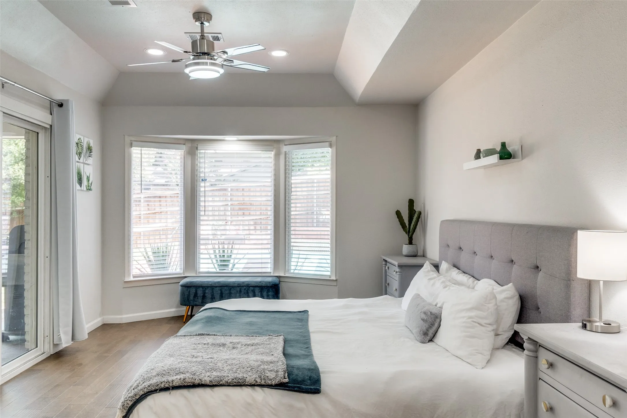 Single Family Residence For Rent in Dallas County , 9805 Estate Lane, Dallas, Texas 75238, 4 Bedroom, 5 Bathroom, 2 Garage spaces, 3,204 Sqft, built in 1964, mls#21349397, Real Estate Agent in Dallas, Homes For Rent in Dallas county, Homes For Rent in Dallas, Realtor in Dallas Texas, Real Estate Brokerage Independent Realty Texas, Luminita Cordes Realtor