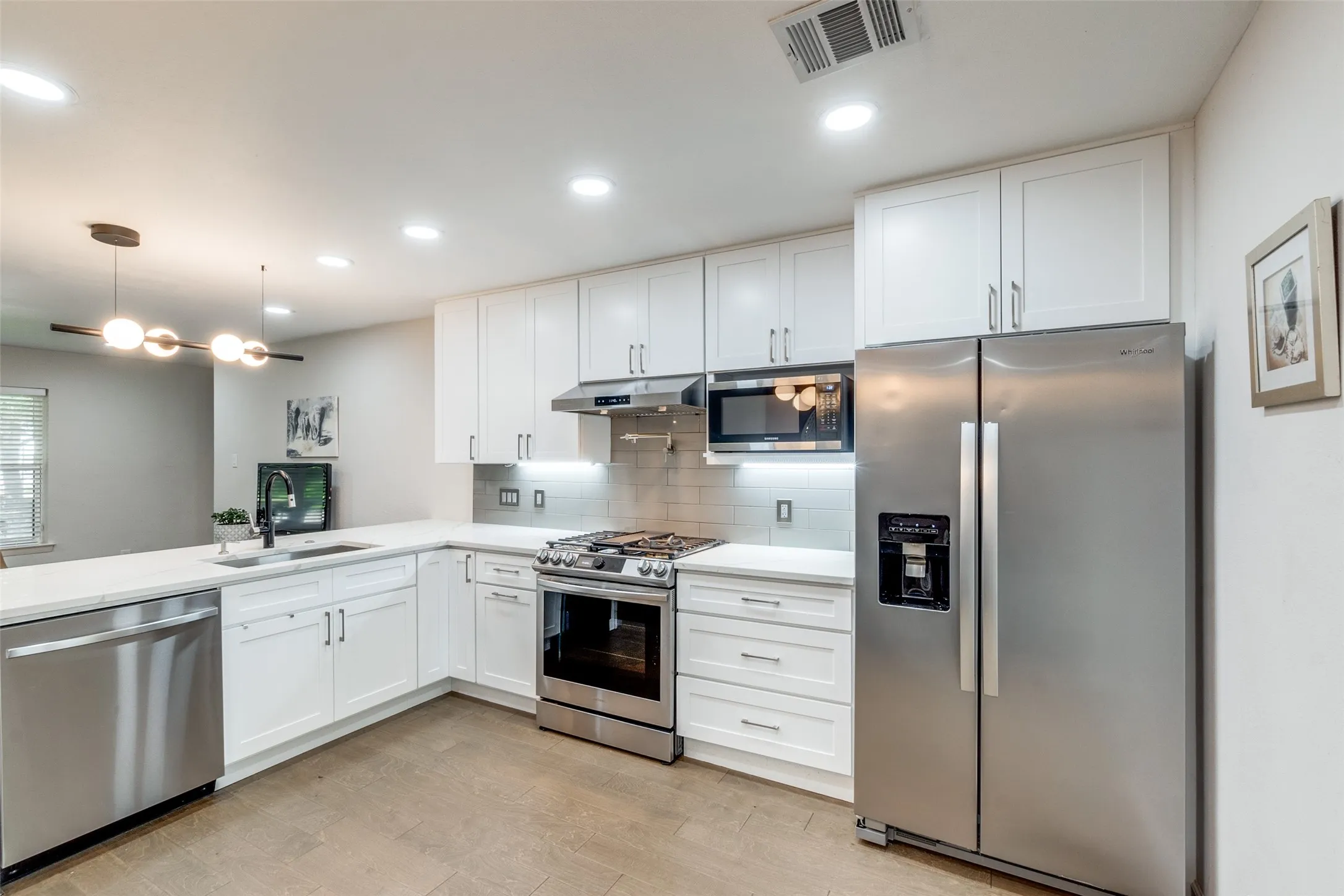 Single Family Residence For Rent in Dallas County , 9805 Estate Lane, Dallas, Texas 75238, 4 Bedroom, 5 Bathroom, 2 Garage spaces, 3,204 Sqft, built in 1964, mls#21349397, Real Estate Agent in Dallas, Homes For Rent in Dallas county, Homes For Rent in Dallas, Realtor in Dallas Texas, Real Estate Brokerage Independent Realty Texas, Luminita Cordes Realtor