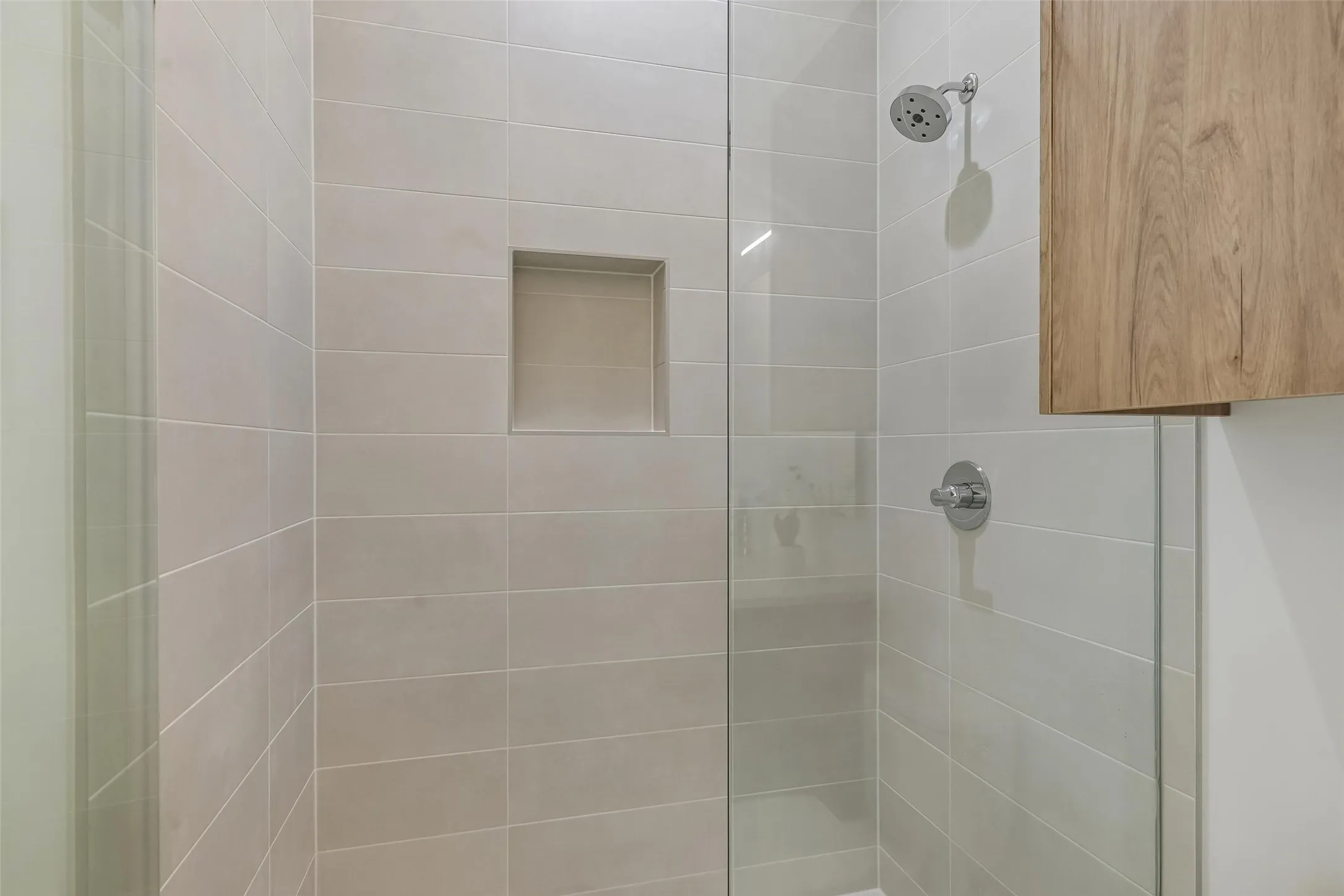 3rd FL guest bath w/walk-in shower