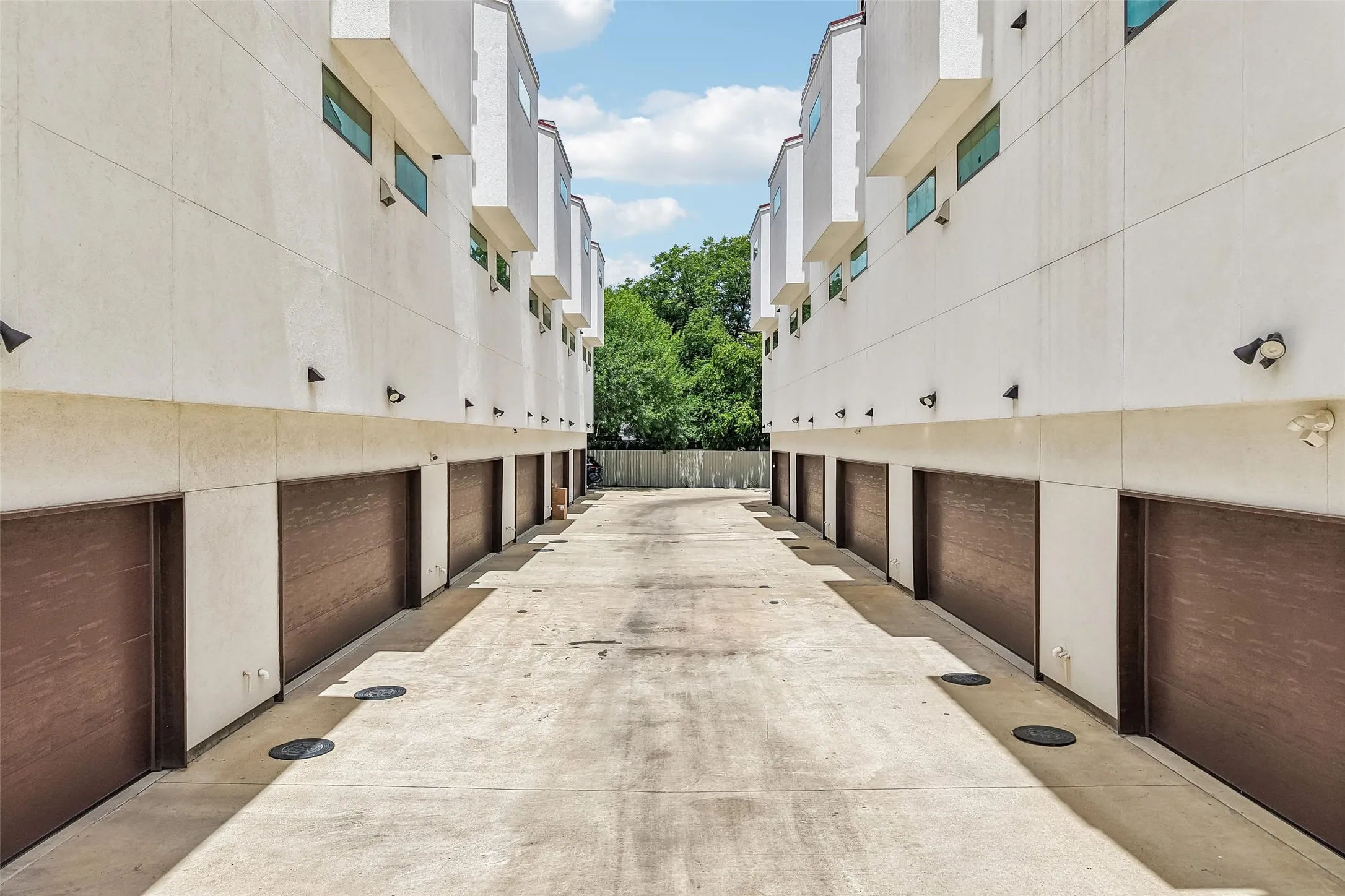 Townhouse For Sale in Dallas County , 1767 Novela Way, Dallas, Texas 75215, 3 Bedroom, 4 Bathroom, 2 Garage spaces, 2,105 Sqft, built in 2022, mls#21351469, Real Estate Agent in Dallas, Homes For Sale in Dallas county, Homes For Sale in Dallas, Realtor in Dallas Texas, Real Estate Brokerage Independent Realty Texas, Luminita Cordes Realtor