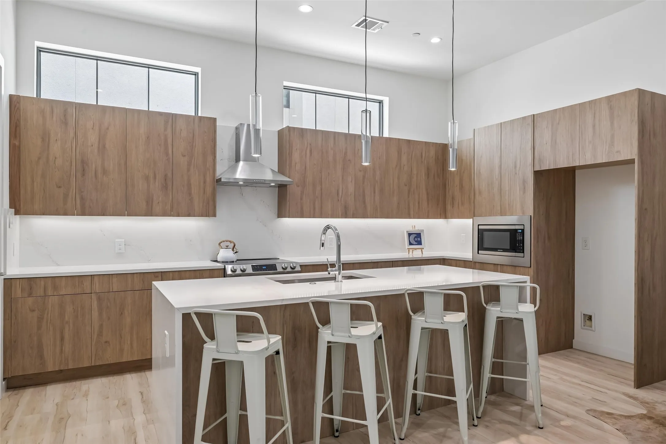 oversized island ready for you to entertain