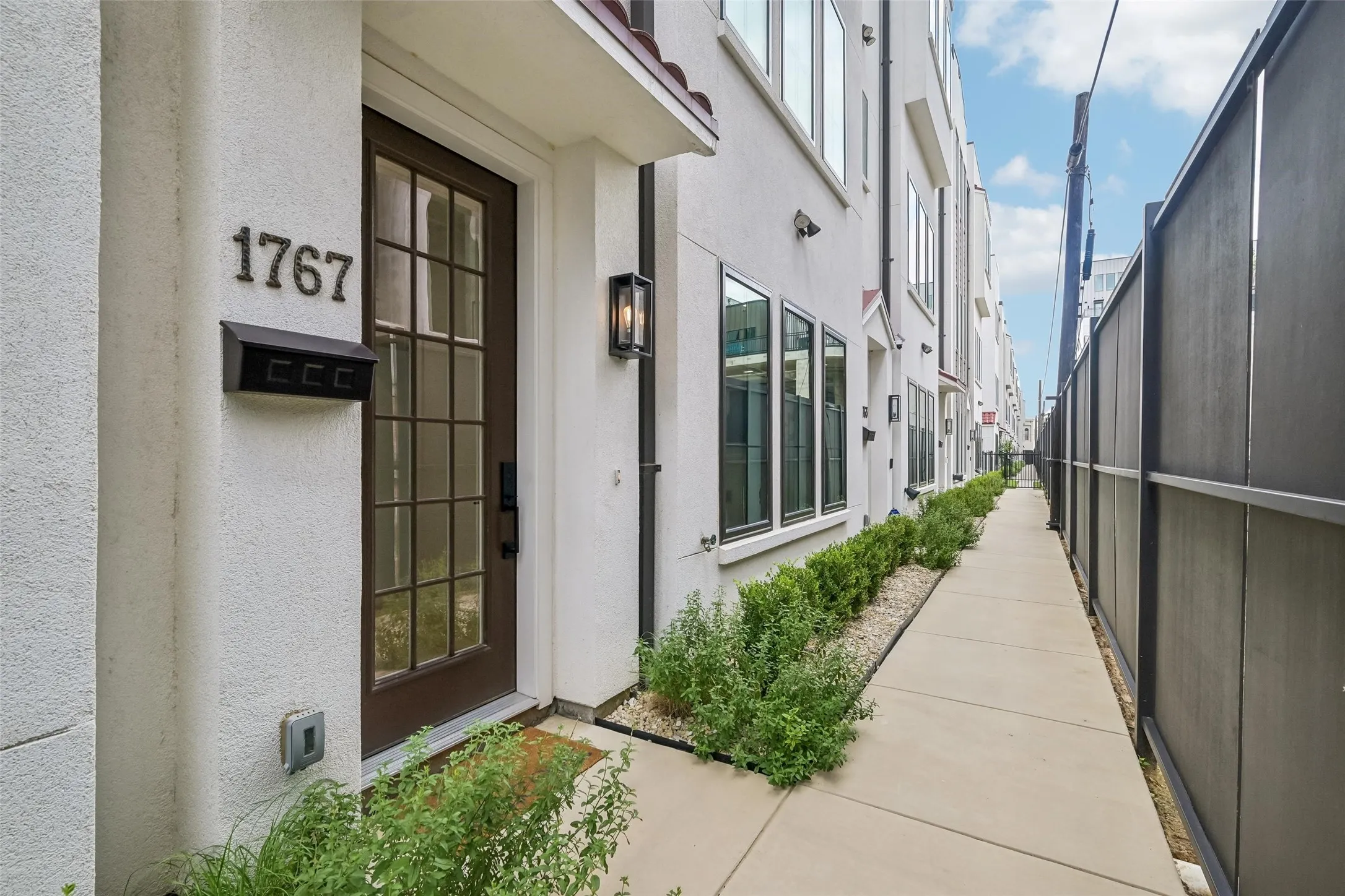 Townhouse For Sale in Dallas County , 1767 Novela Way, Dallas, Texas 75215, 3 Bedroom, 4 Bathroom, 2 Garage spaces, 2,105 Sqft, built in 2022, mls#21351469, Real Estate Agent in Dallas, Homes For Sale in Dallas county, Homes For Sale in Dallas, Realtor in Dallas Texas, Real Estate Brokerage Independent Realty Texas, Luminita Cordes Realtor