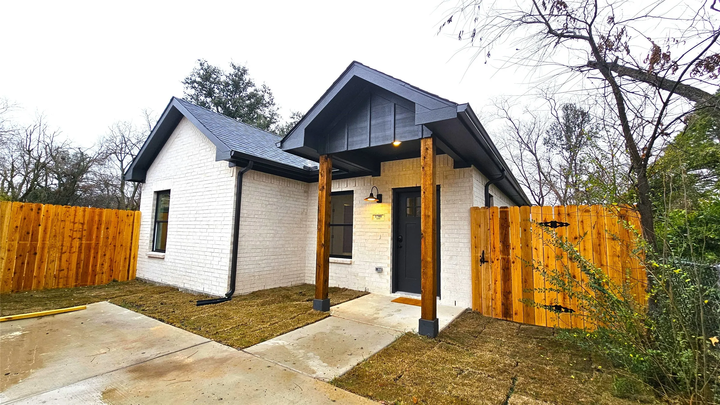 Single Family Residence For Rent in Denton County , 1700 Kendolph ADU, Denton, Texas 76205, 3 Bedroom, 2 Bathroom, Garage spaces, 1,000 Sqft, built in 2026, mls#21351712, Real Estate Agent in Denton, Homes For Rent in Denton county, Homes For Rent in Denton, Realtor in Denton Texas, Real Estate Brokerage Independent Realty Texas, Luminita Cordes Realtor