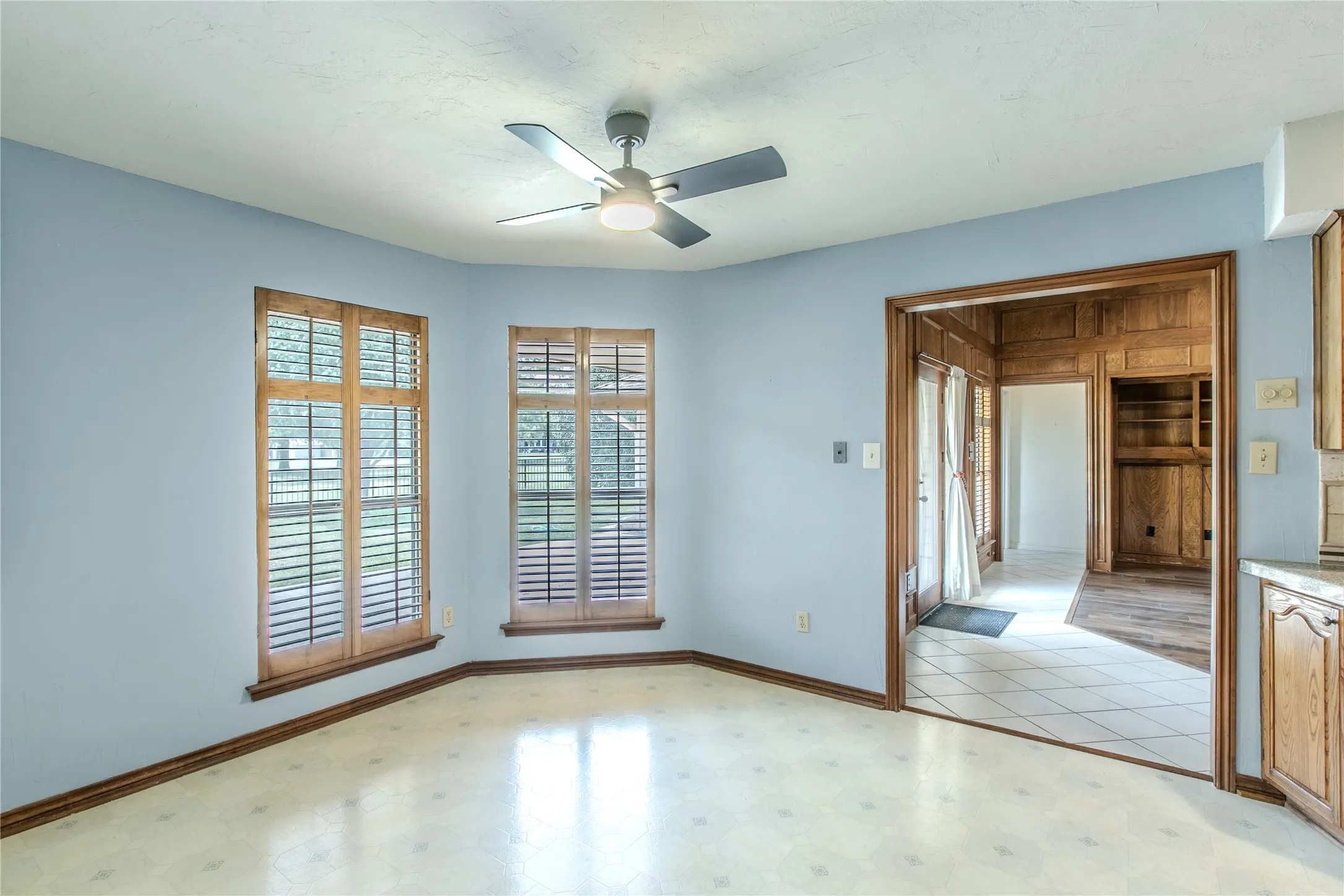 Single Family Residence For Sale in Dallas County , 3412 Gatwick Place, Farmers Branch, Texas 75234, 4 Bedroom, 3 Bathroom, 2 Garage spaces, 2,705 Sqft, built in 1981, mls#21350933, Real Estate Agent in Farmers Branch, Homes For Sale in Dallas county, Homes For Sale in Farmers Branch, Realtor in Farmers Branch Texas, Real Estate Brokerage Independent Realty Texas, Luminita Cordes Realtor