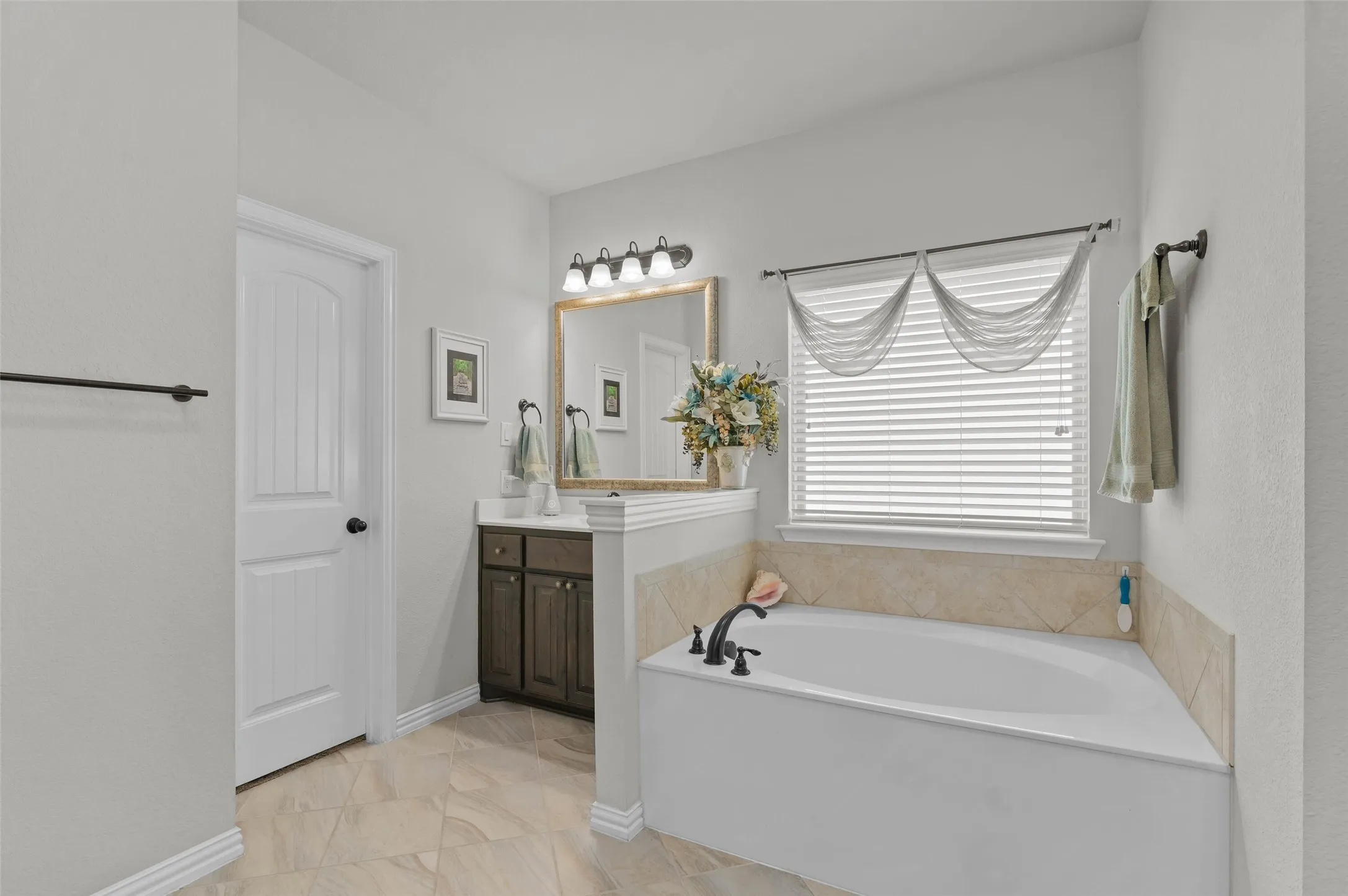 Single Family Residence For Sale in Wise County , 117 Heather Lane, Decatur, Texas 76234, 4 Bedroom, 2 Bathroom, 2 Garage spaces, 2,295 Sqft, built in 2017, mls#21351693, Real Estate Agent in Decatur, Homes For Sale in Wise county, Homes For Sale in Decatur, Realtor in Decatur Texas, Real Estate Brokerage Independent Realty Texas, Luminita Cordes Realtor