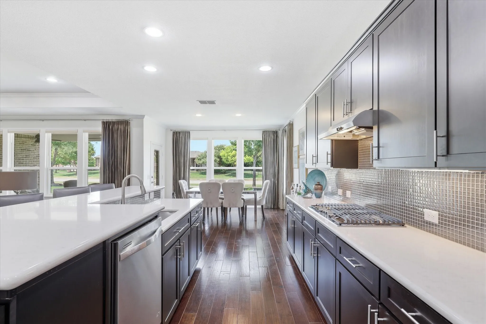 Single Family Residence For Sale in Denton County , 2464 Island View Drive, Frisco, Texas 75036, 3 Bedroom, 3 Bathroom, 2 Garage spaces, 2,520 Sqft, built in 2016, mls#21350978, Real Estate Agent in Frisco, Homes For Sale in Denton county, Homes For Sale in Frisco, Realtor in Frisco Texas, Real Estate Brokerage Independent Realty Texas, Luminita Cordes Realtor