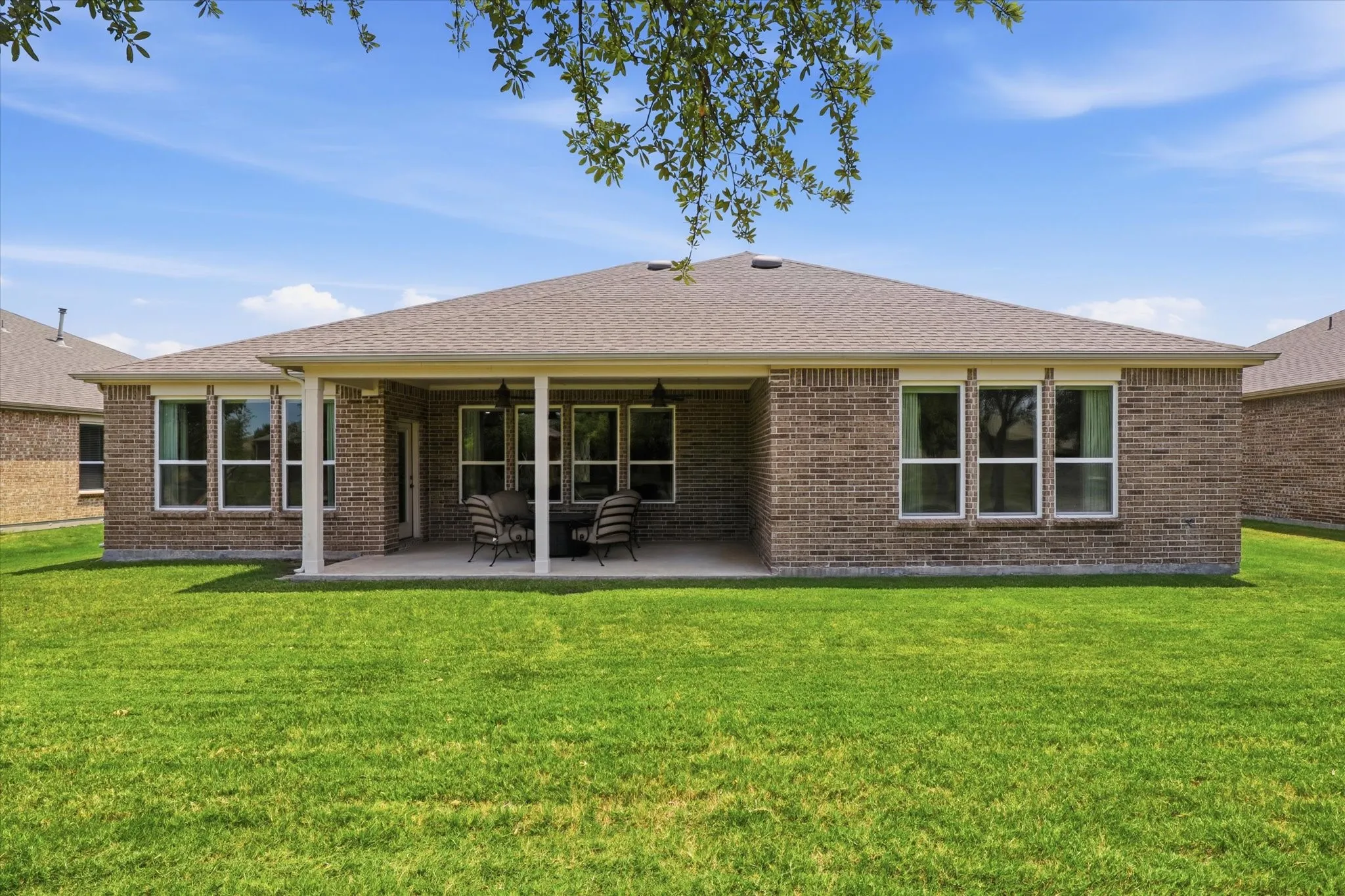 Single Family Residence For Sale in Denton County , 2464 Island View Drive, Frisco, Texas 75036, 3 Bedroom, 3 Bathroom, 2 Garage spaces, 2,520 Sqft, built in 2016, mls#21350978, Real Estate Agent in Frisco, Homes For Sale in Denton county, Homes For Sale in Frisco, Realtor in Frisco Texas, Real Estate Brokerage Independent Realty Texas, Luminita Cordes Realtor